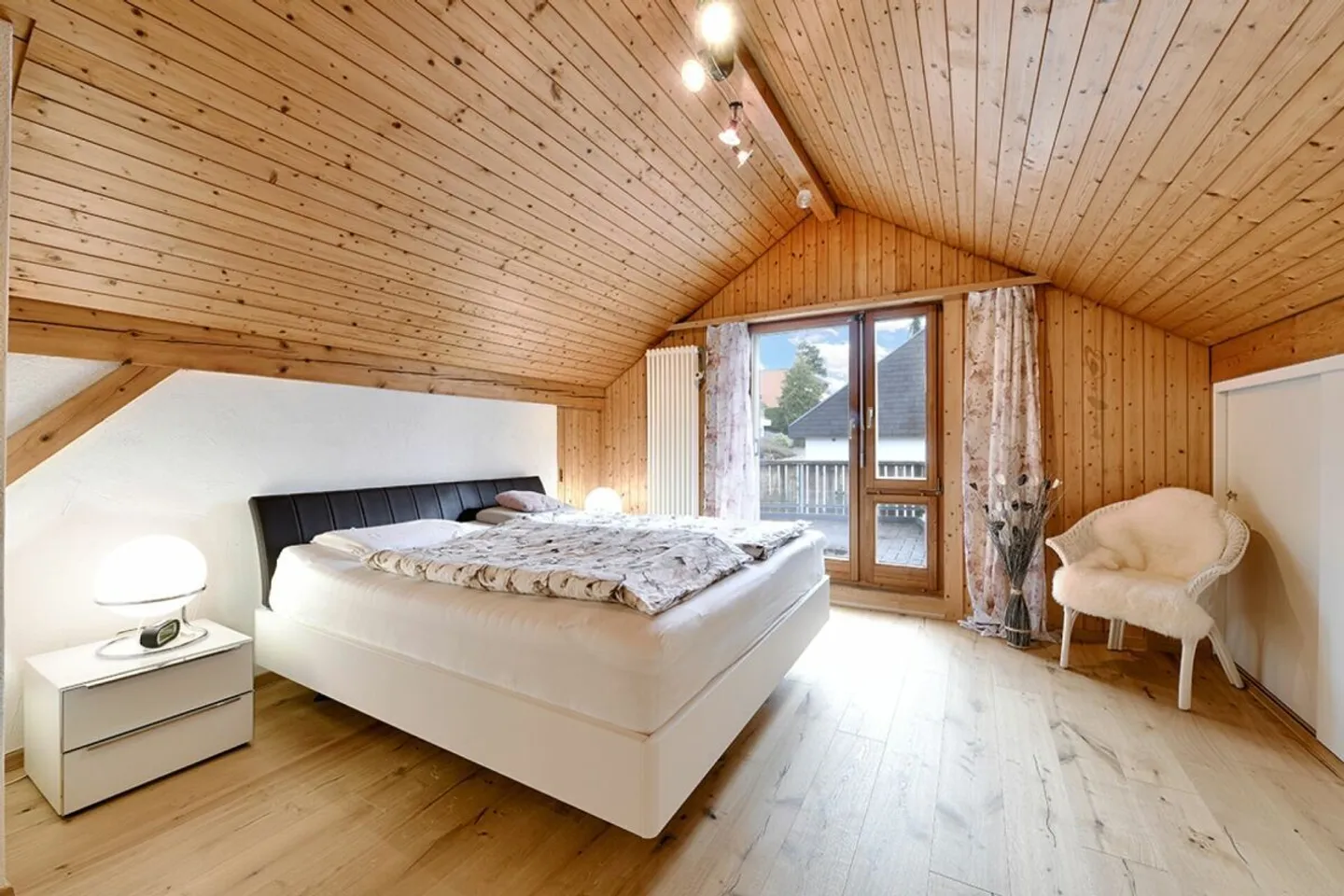 8.5-Room Single-Family House with Apartment in Rumlikon - Photo 10 of 14