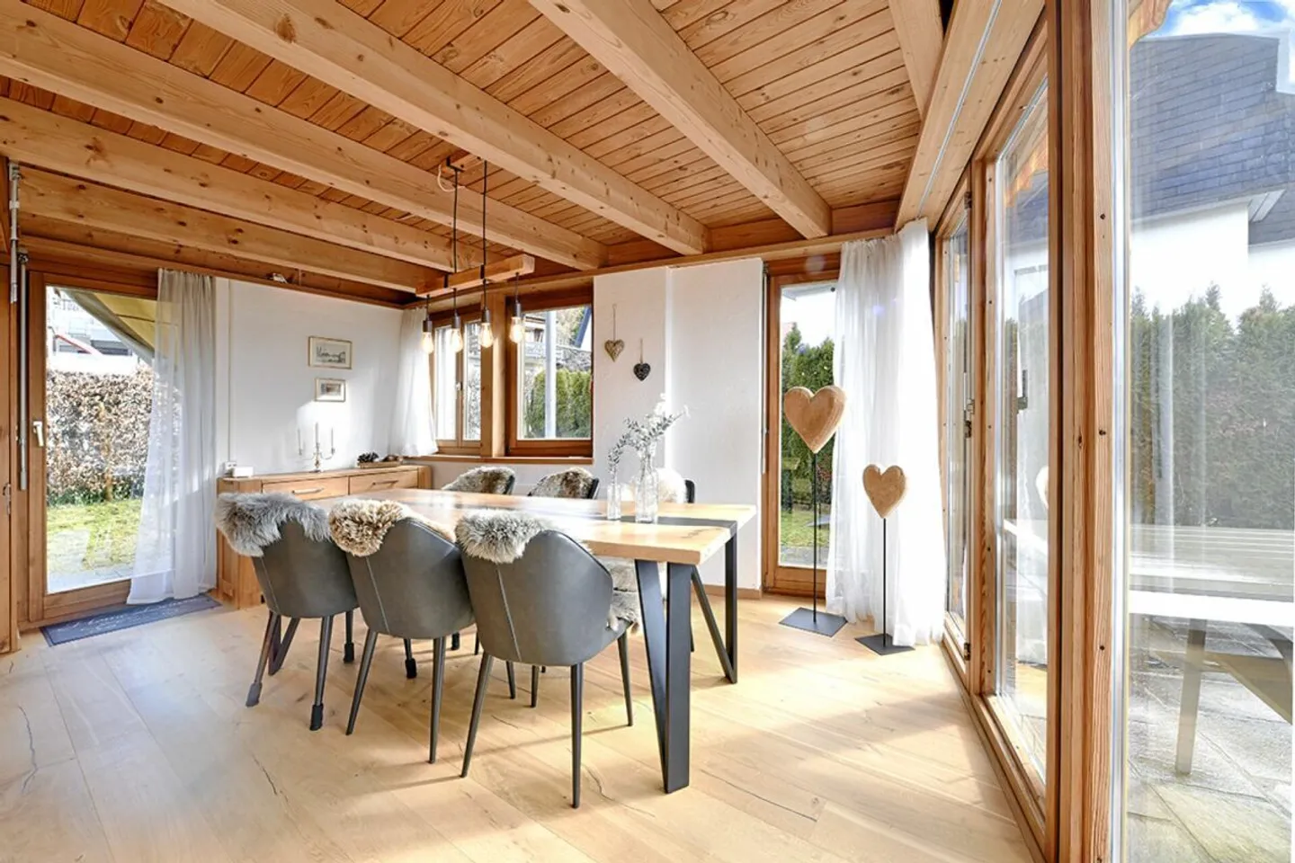 8.5-Room Single-Family House with Apartment in Rumlikon - Photo 3 of 14