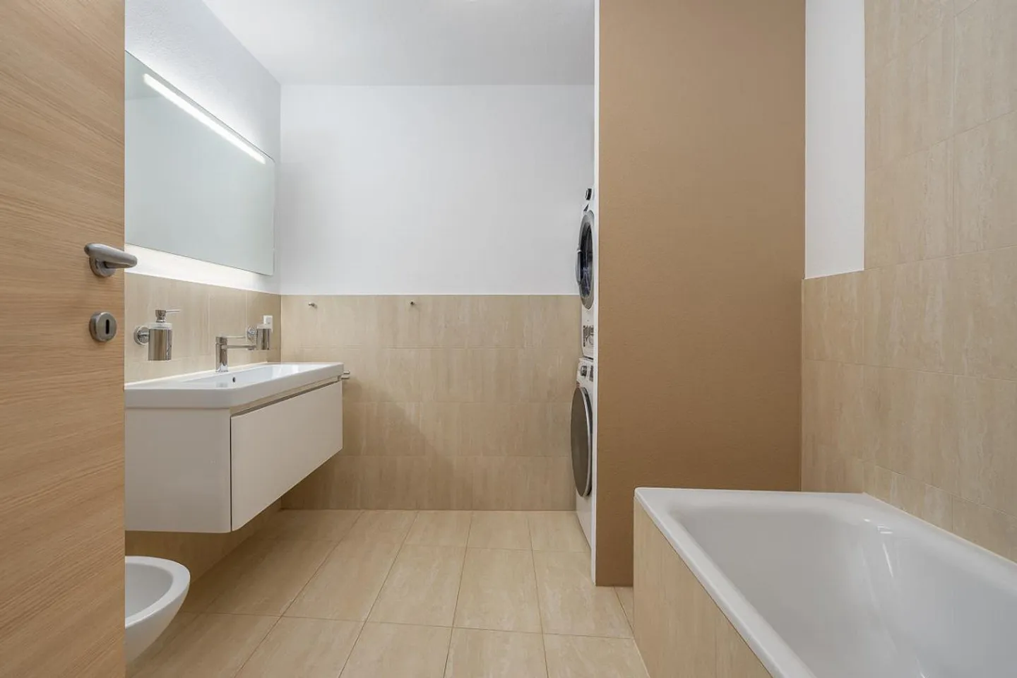 Exclusive Renovated Apartment with Private Garden in the Historic Heart of Caslano - Photo 8 of 13
