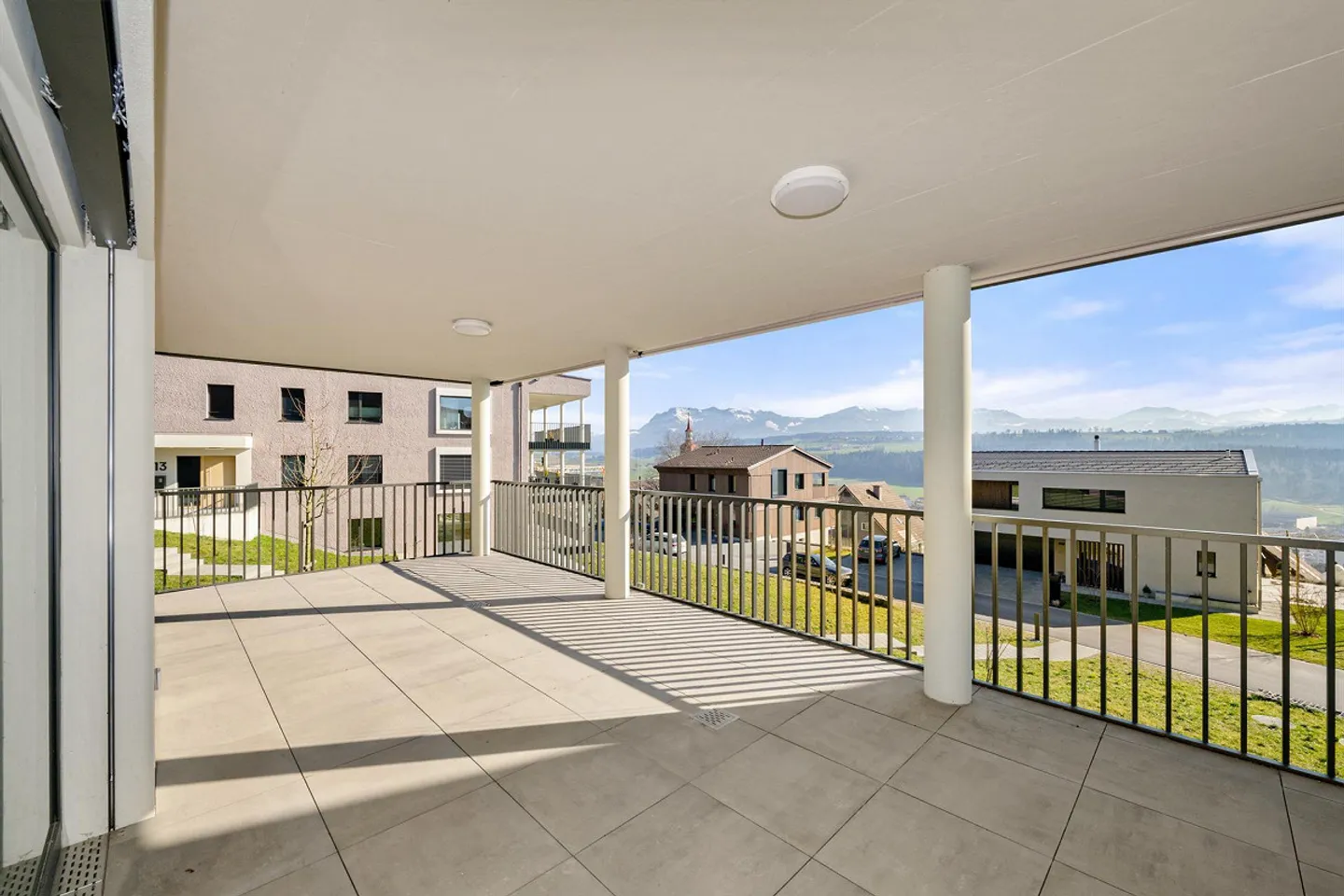 Moderno appartamento di 4,5 stanze con vista sulle montagne a Ruswil - Foto 1 di 9