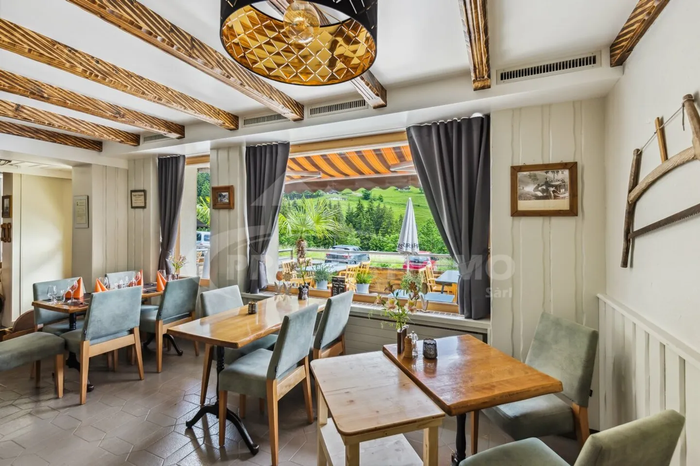 PARTICULARILY WELL LOCATED ON A BUSY LOCATION - Photo 3 of 13