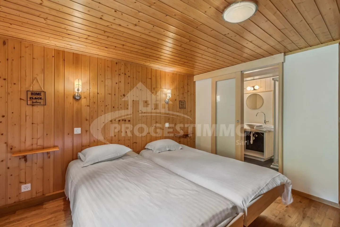 PARTICULARILY WELL LOCATED ON A BUSY LOCATION - Photo 10 of 13