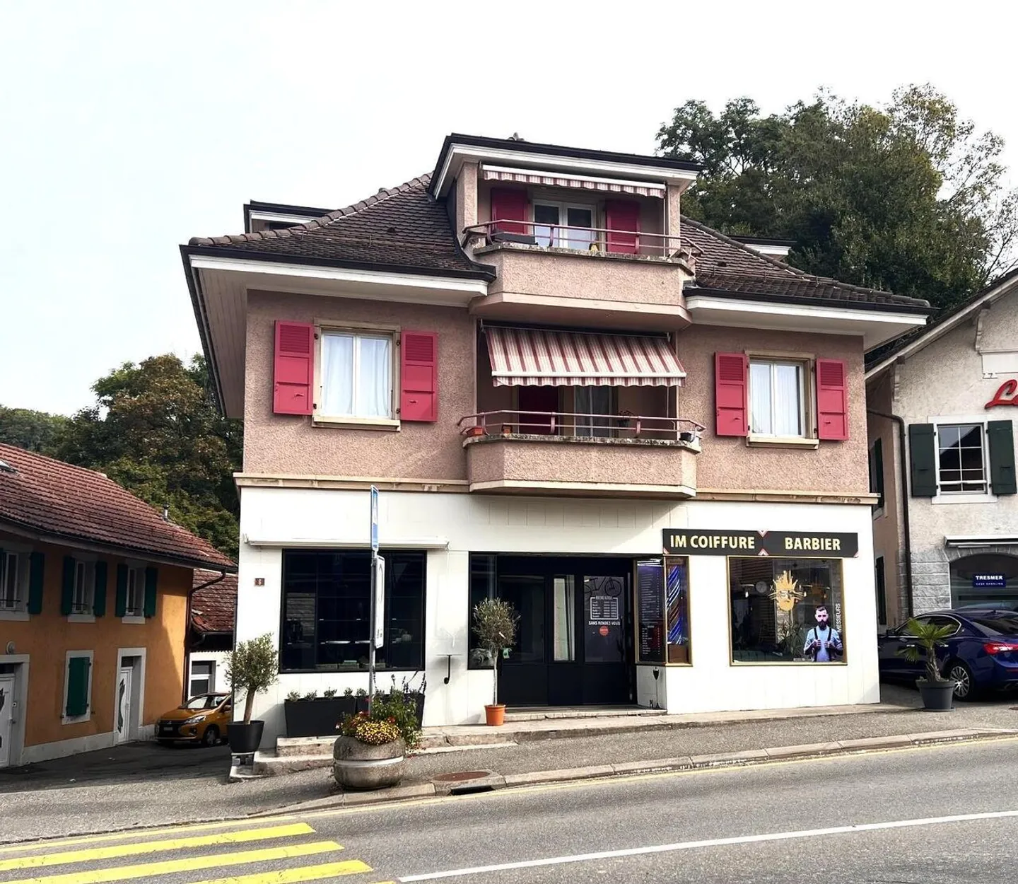 Mixed-use building with independent premises in the heart of Oron-la-Ville - Photo 1 of 12