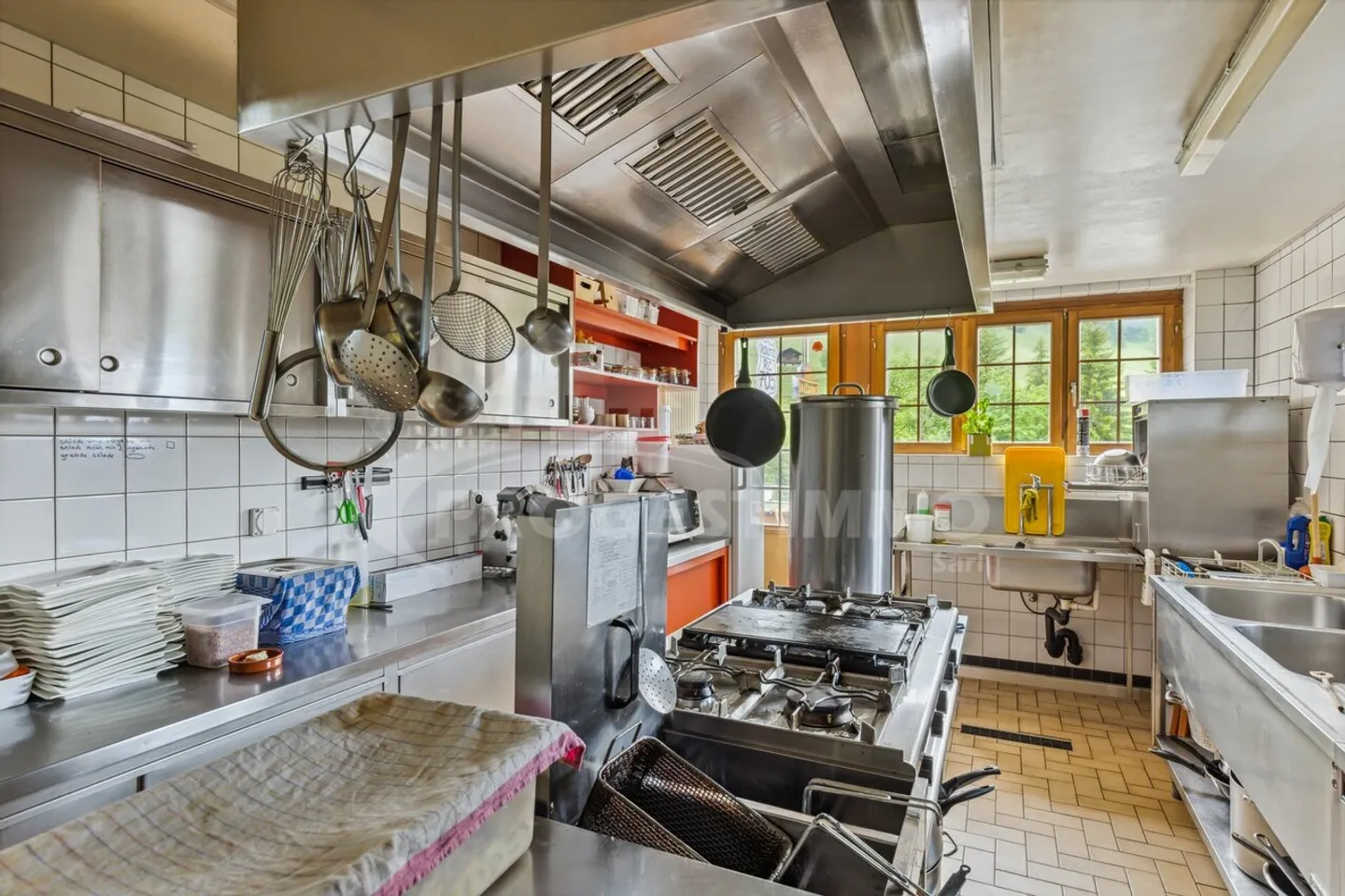 PARTICULARILY WELL LOCATED ON A BUSY LOCATION - Photo 11 of 13