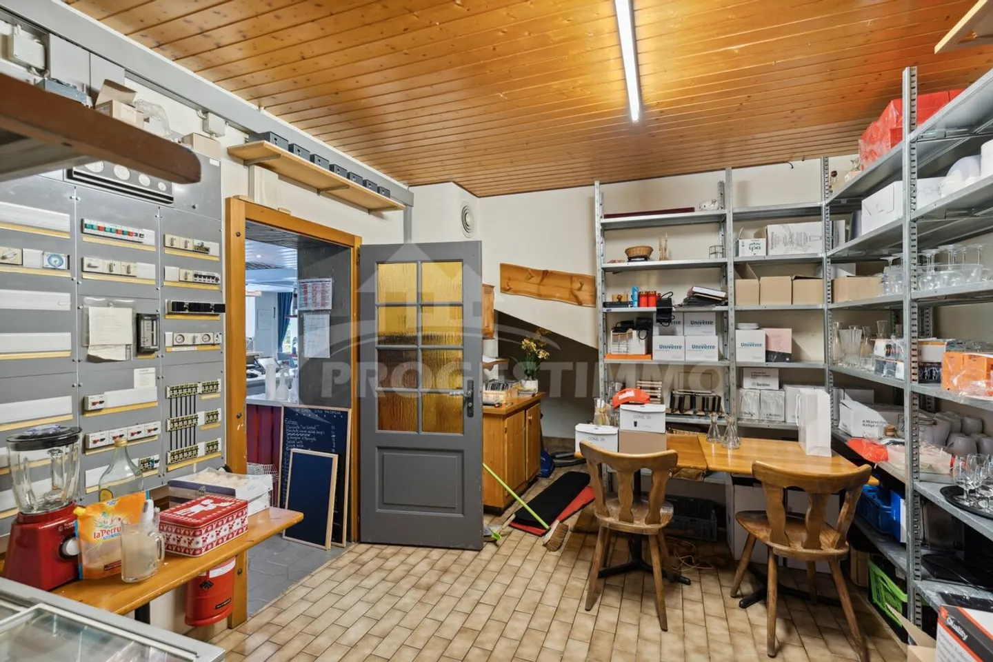 PARTICULARILY WELL LOCATED ON A BUSY LOCATION - Photo 12 of 13