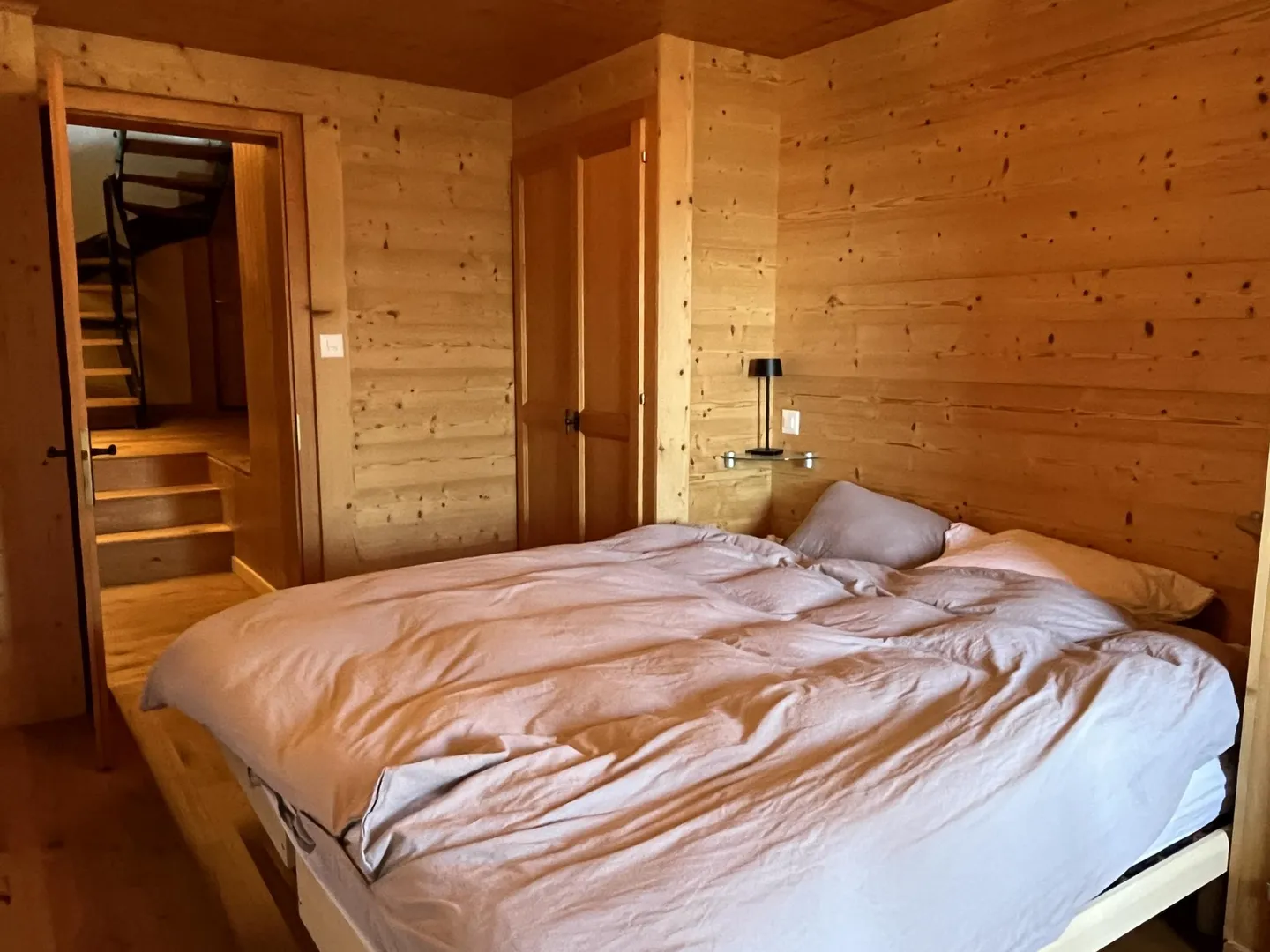 YEAR-ROUND RENTAL - Spacious 5-bedroom, 4-bathroom chalet - Photo 21 of 32