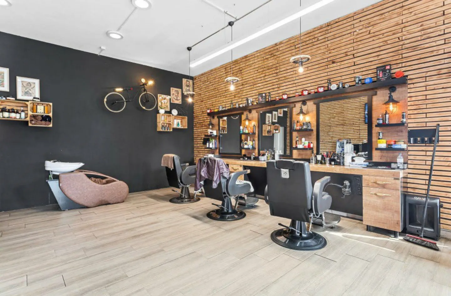 Mixed-use building with independent premises in the heart of Oron-la-Ville - Photo 3 of 12