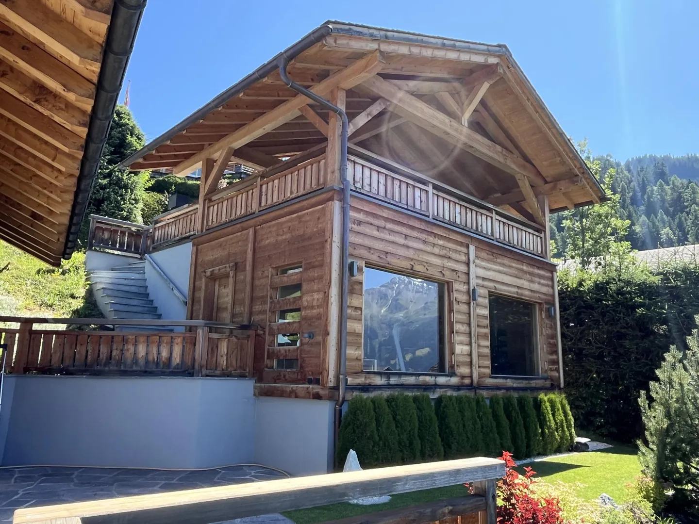 YEAR-ROUND RENTAL - Spacious 5-bedroom, 4-bathroom chalet - Photo 10 of 32