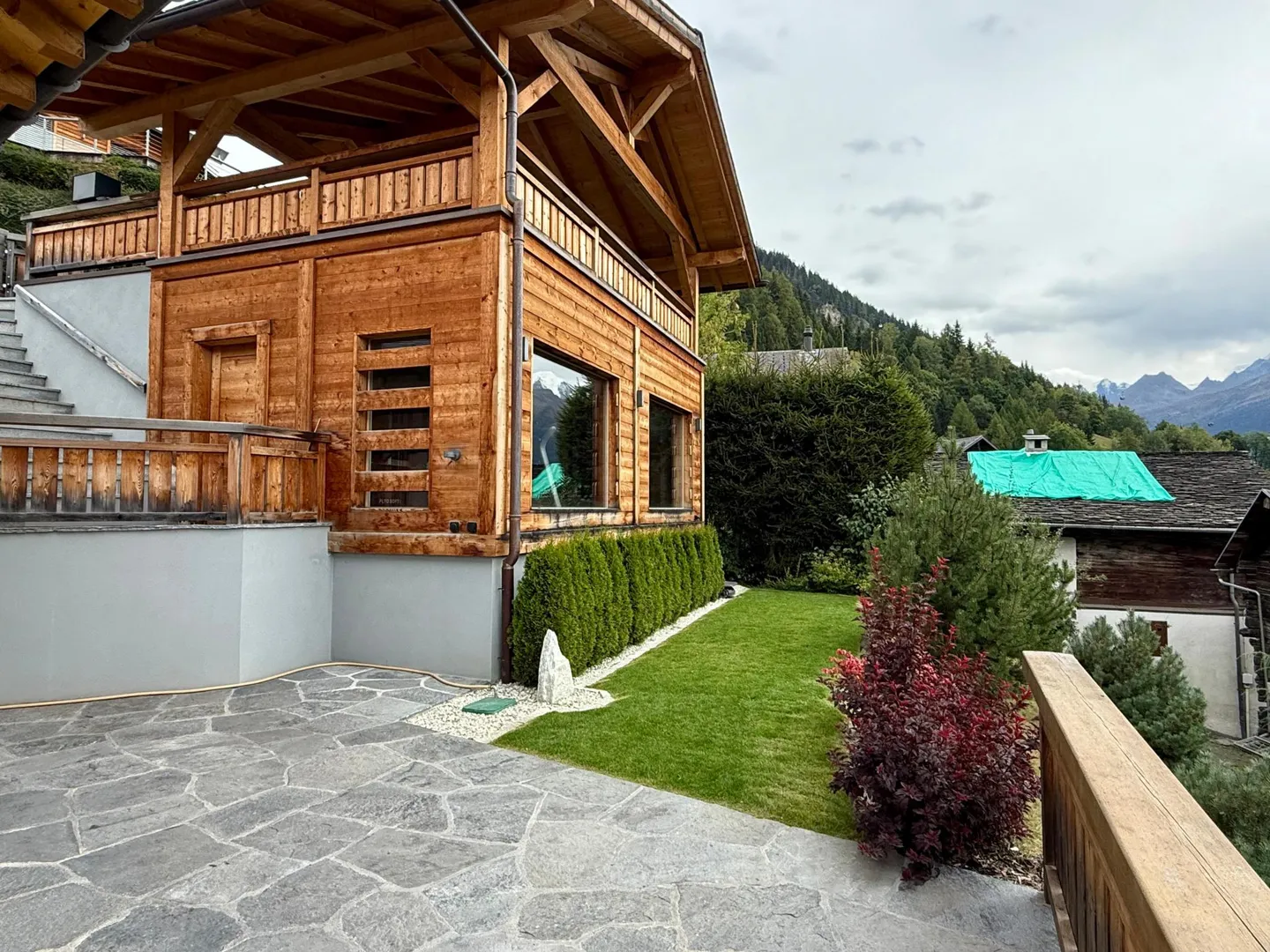 YEAR-ROUND RENTAL - Spacious 5-bedroom, 4-bathroom chalet - Photo 12 of 32