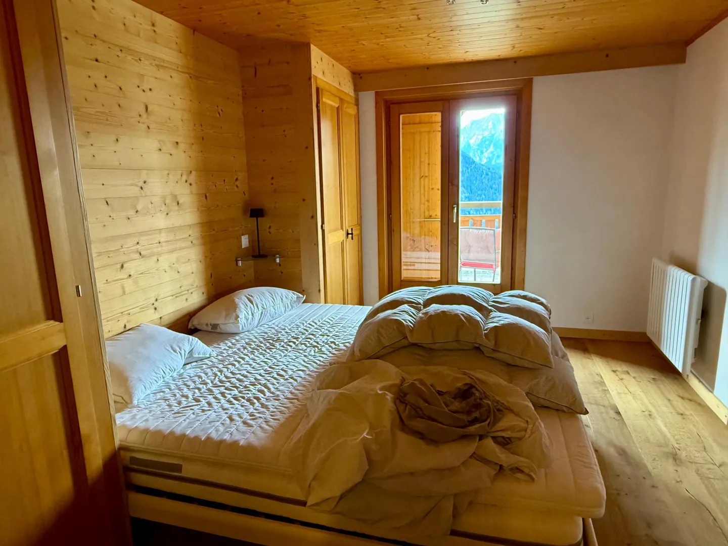 YEAR-ROUND RENTAL - Spacious 5-bedroom, 4-bathroom chalet - Photo 26 of 32