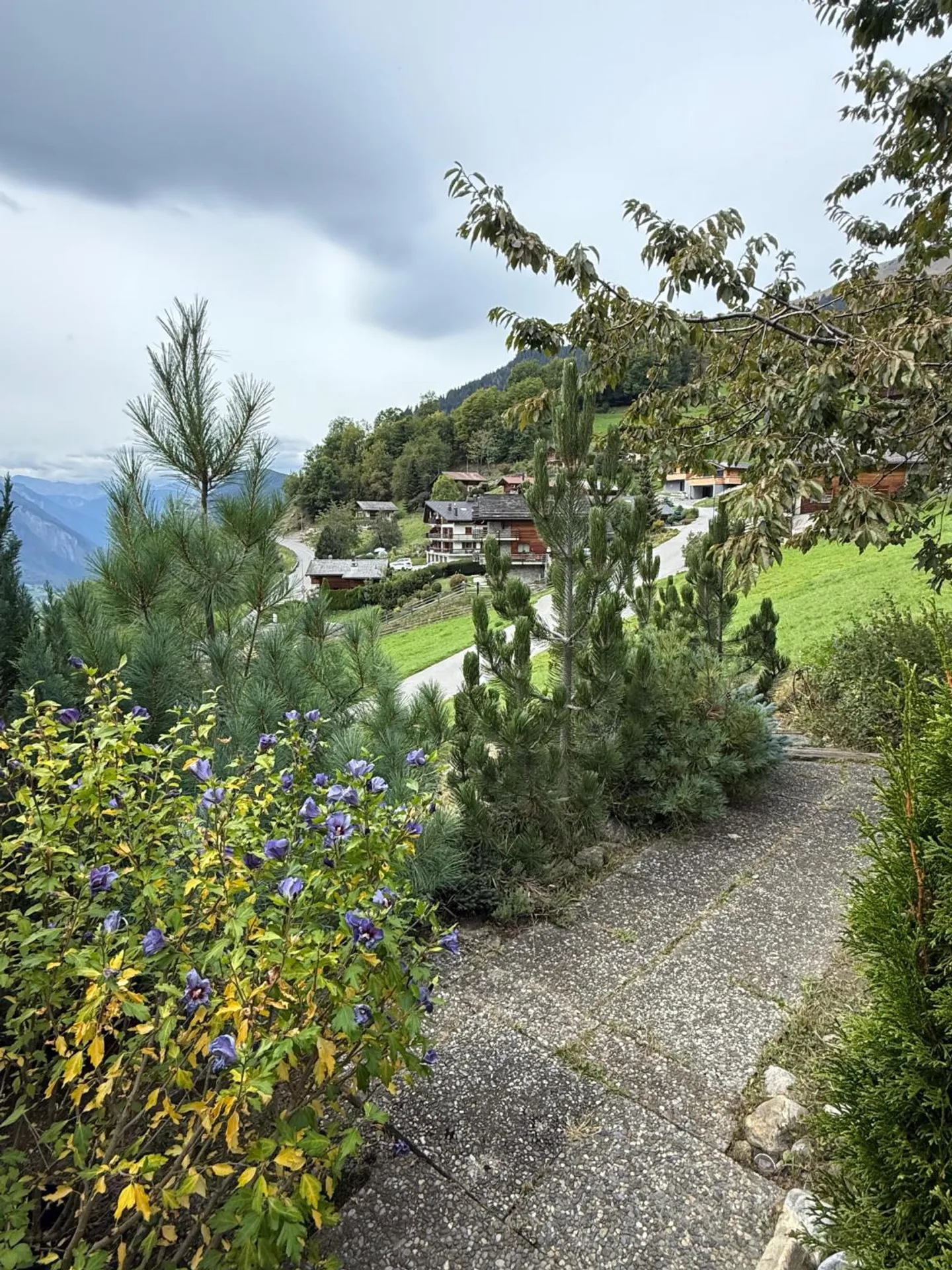 YEAR-ROUND RENTAL - Spacious 5-bedroom, 4-bathroom chalet - Photo 32 of 32