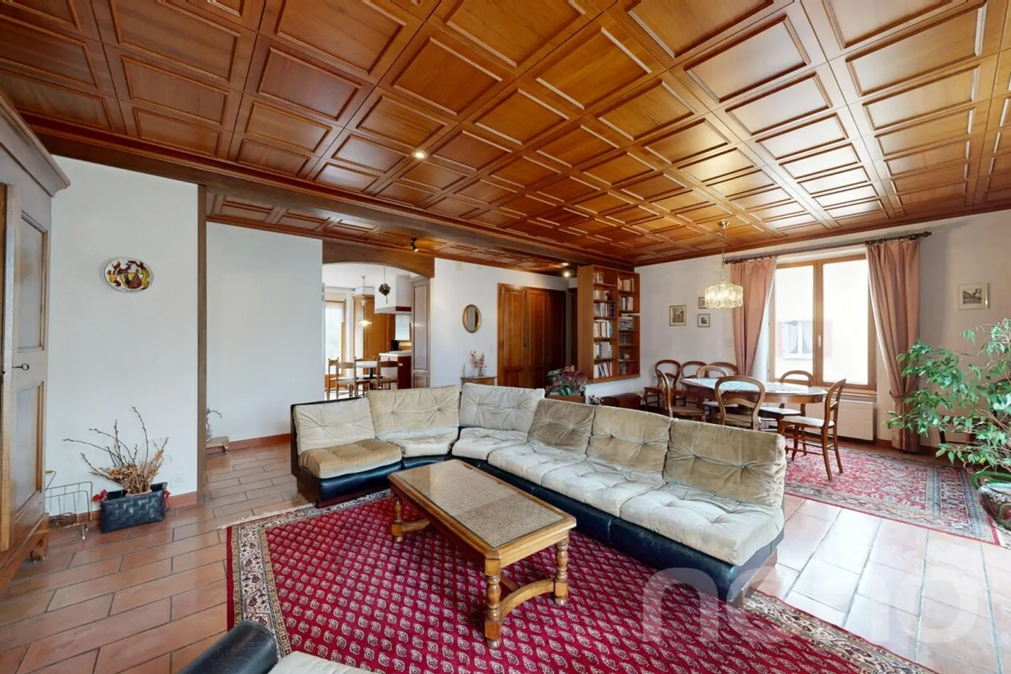 Ampia casa multi-familiare - Foto 3 di 12