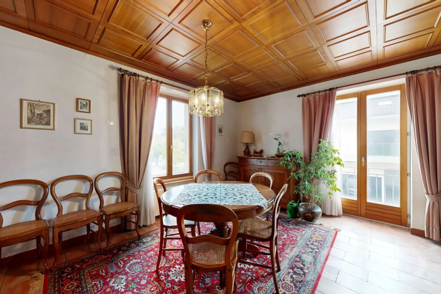 Ampia casa multi-familiare - Foto 4 di 12