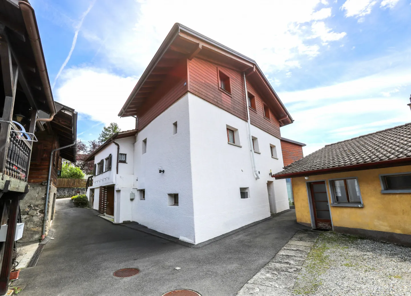 Maison de village simple avec 4,5 pièces, entièrement rénovée et agrandie, avec une vue magnifique - Photo 4 sur 13