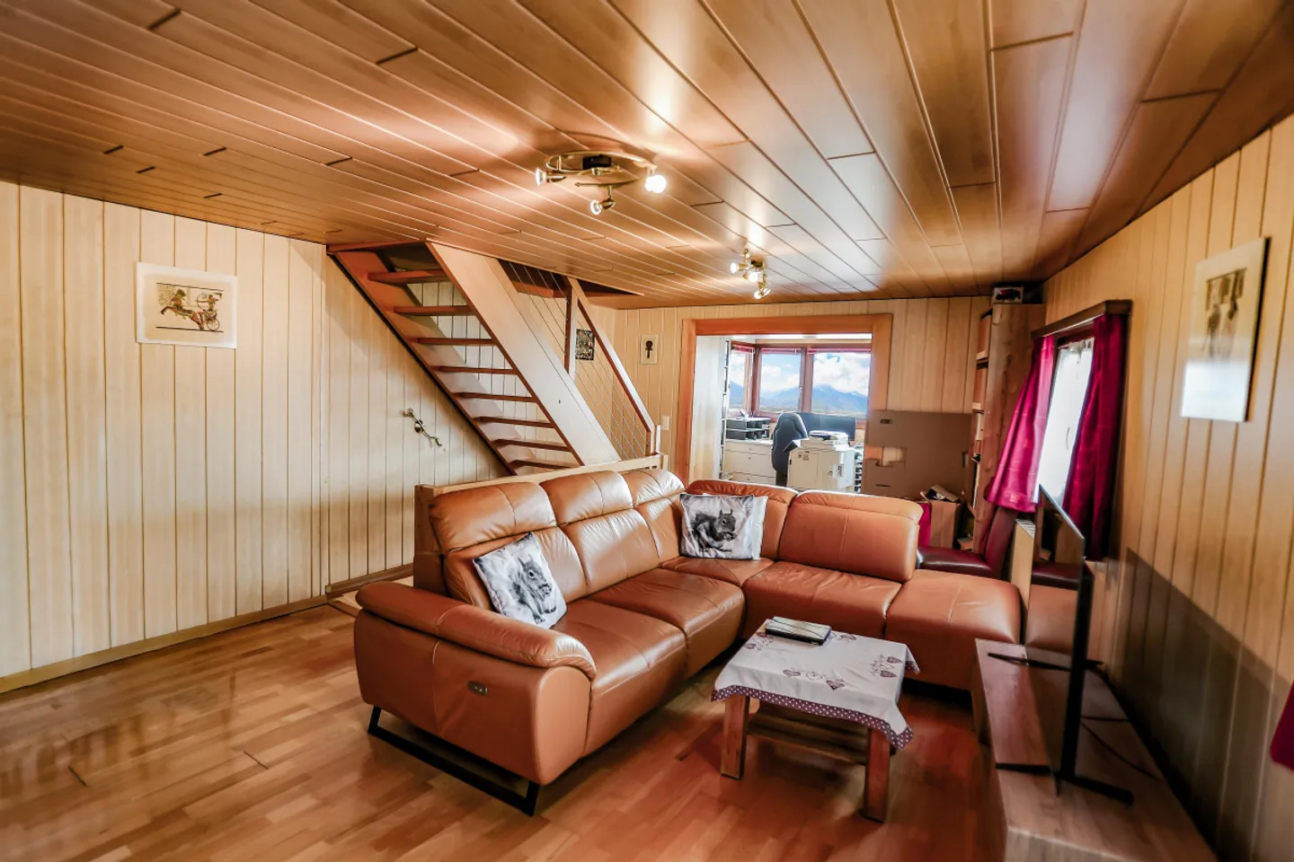 Maison de village simple avec 4,5 pièces, entièrement rénovée et agrandie, avec une vue magnifique - Photo 8 sur 13