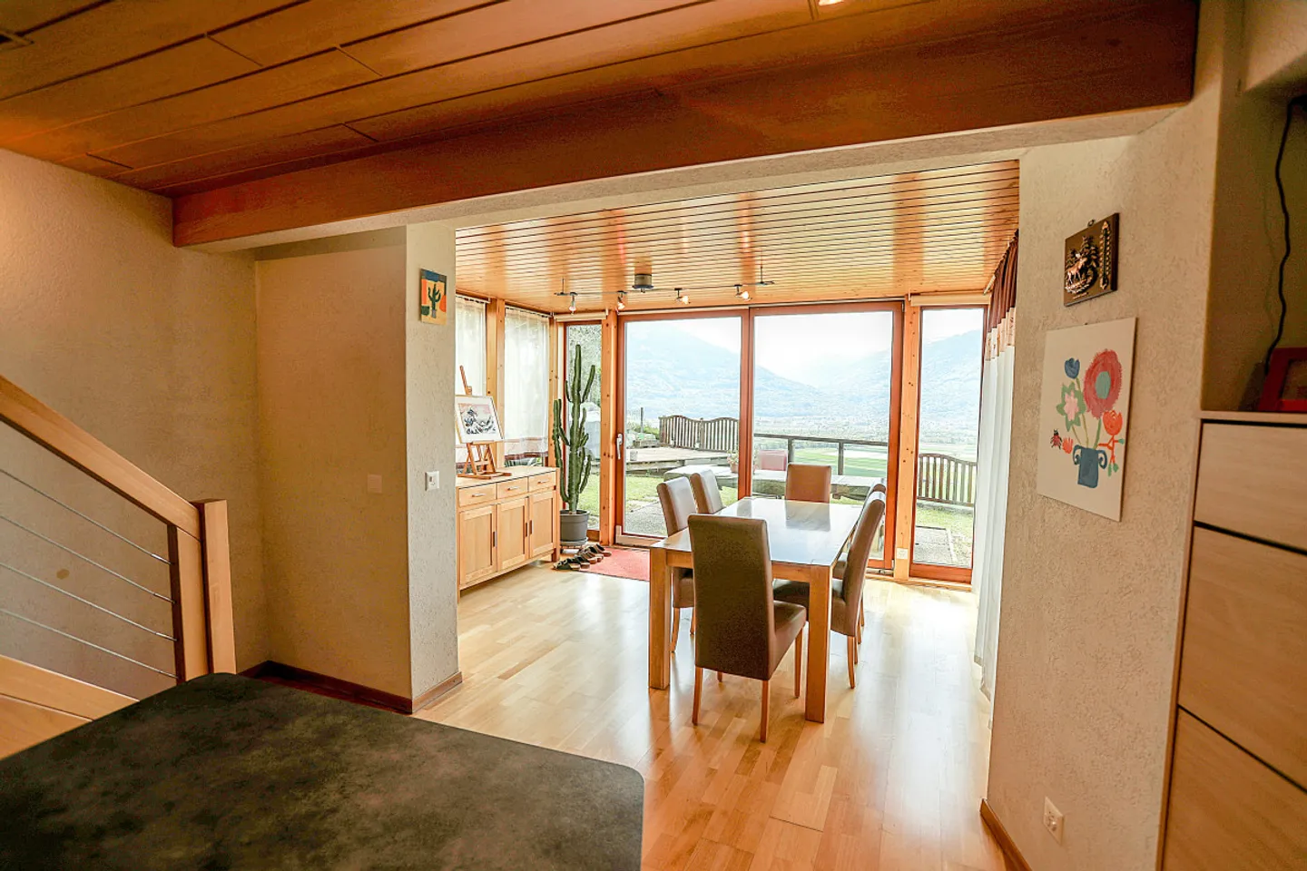 Maison de village simple avec 4,5 pièces, entièrement rénovée et agrandie, avec une vue magnifique - Photo 7 sur 13