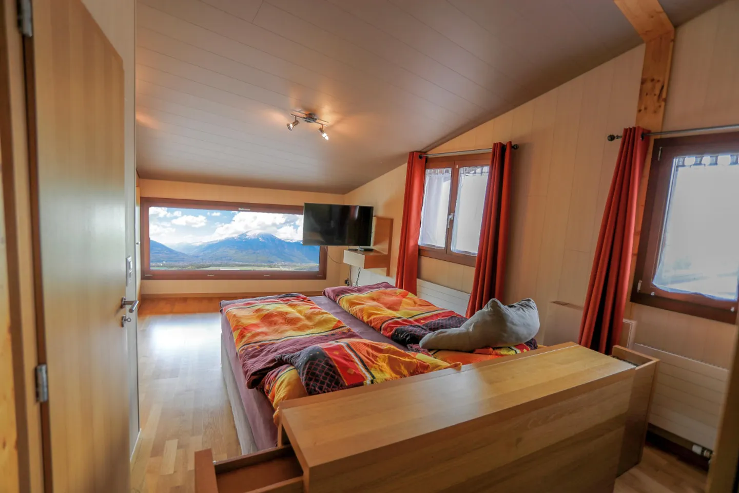 Maison de village simple avec 4,5 pièces, entièrement rénovée et agrandie, avec une vue magnifique - Photo 10 sur 13