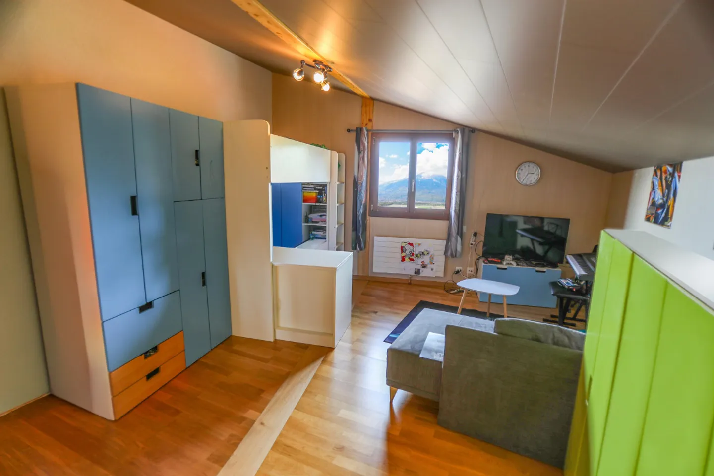 Maison de village simple avec 4,5 pièces, entièrement rénovée et agrandie, avec une vue magnifique - Photo 11 sur 13