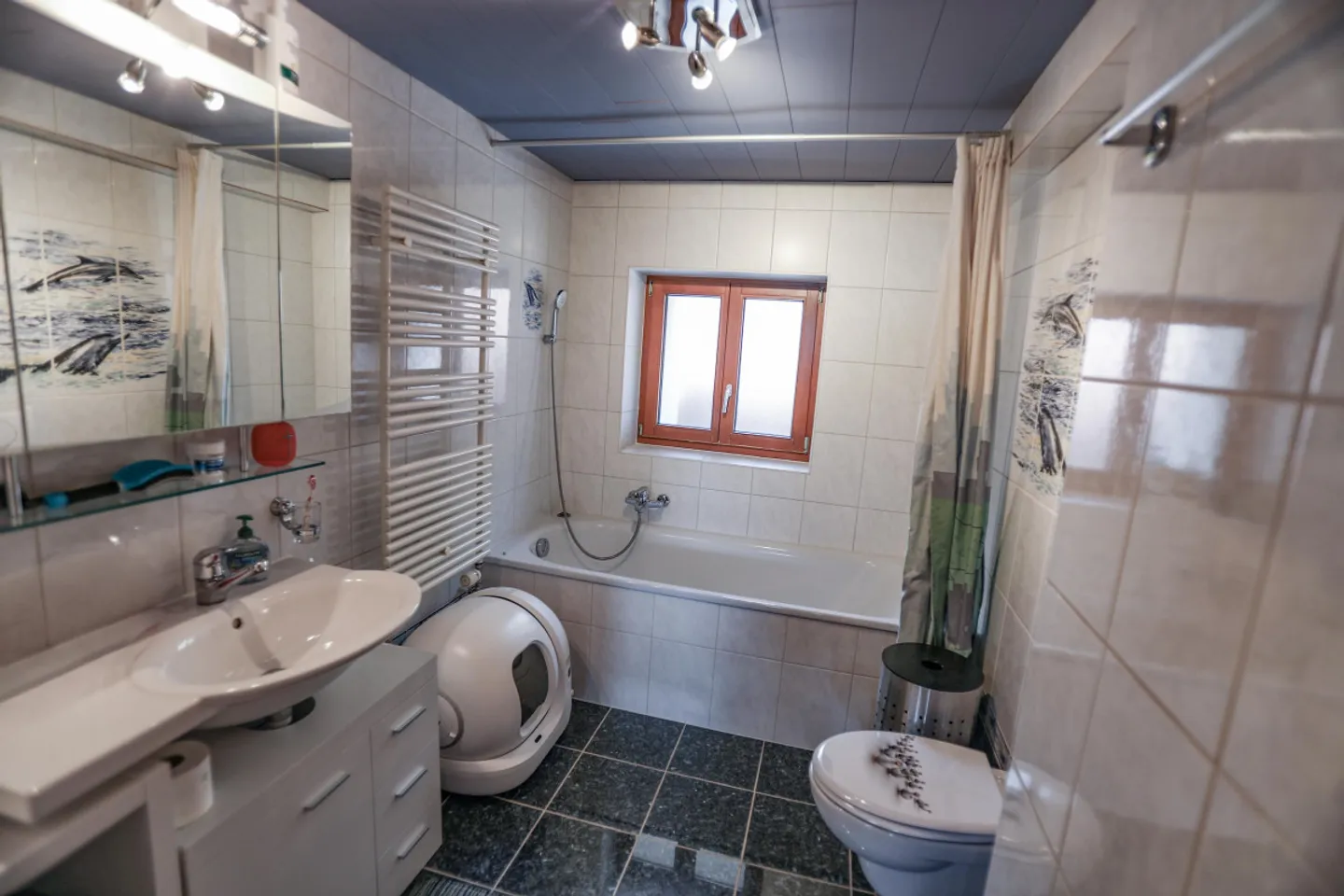 Maison de village simple avec 4,5 pièces, entièrement rénovée et agrandie, avec une vue magnifique - Photo 13 sur 13