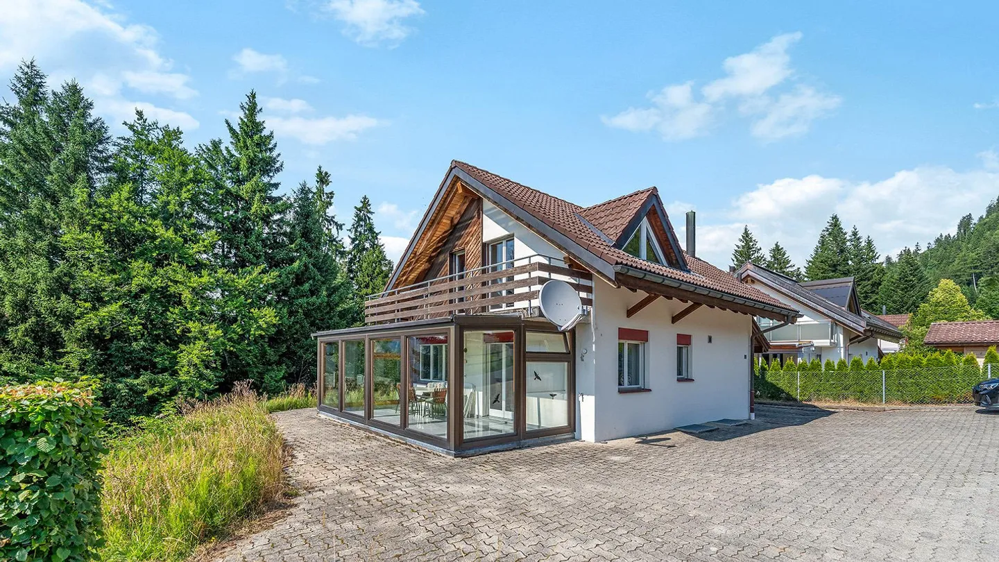 Relaxation and pure nature: Mountain oasis with fireplace, winter garden, and sauna - Photo 1 of 4