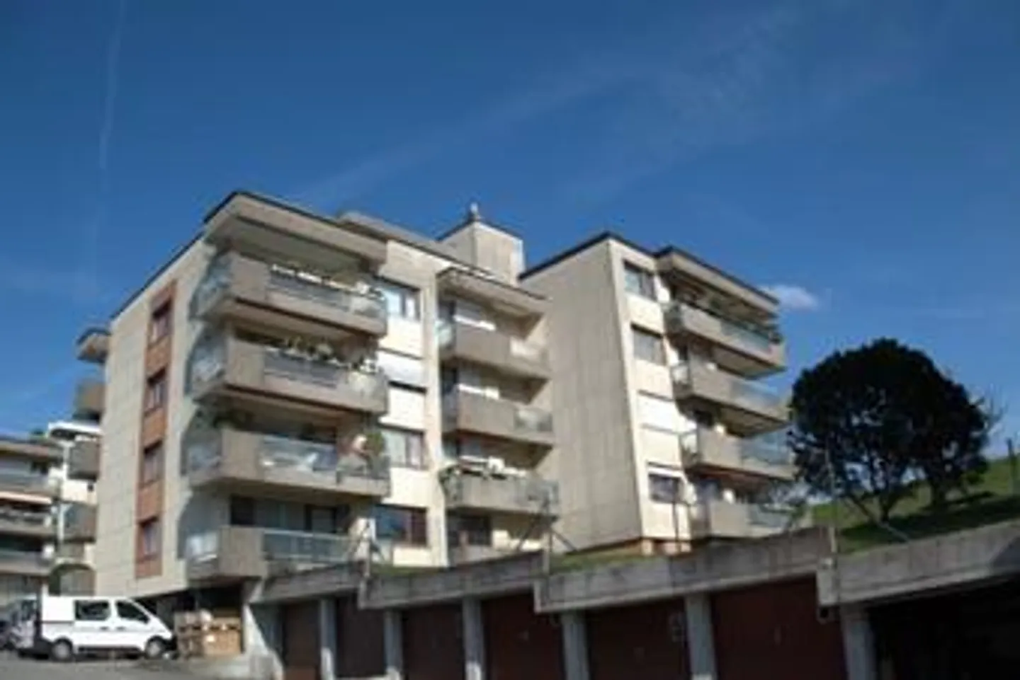 Super affordable 5-room apartment with a view - Photo 1 of 18