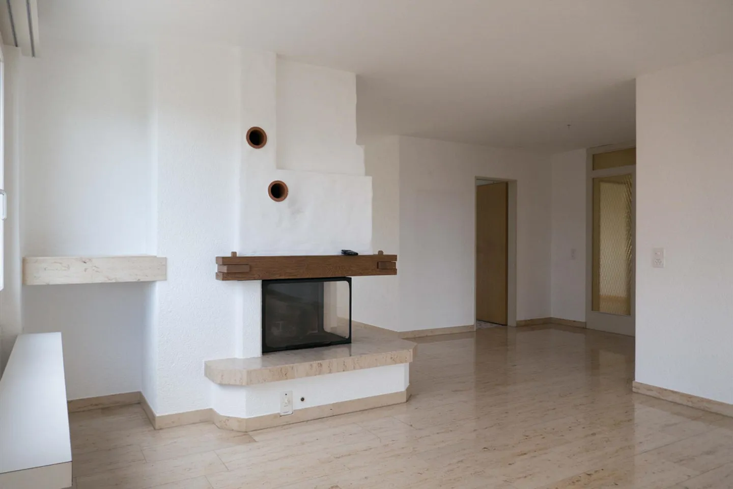 Super affordable 5-room apartment with a view - Photo 7 of 18
