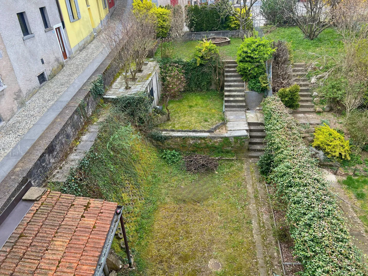 Belle maison individuelle sur trois étages, rénovée et avec son propre jardin - Photo 13 sur 14