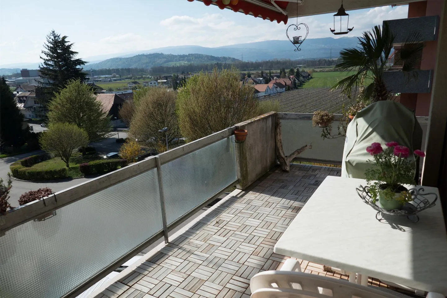 Super affordable 5-room apartment with a view - Photo 10 of 18