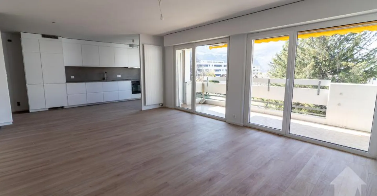 Stylish 4.5-Room Apartment - Photo 1 of 11