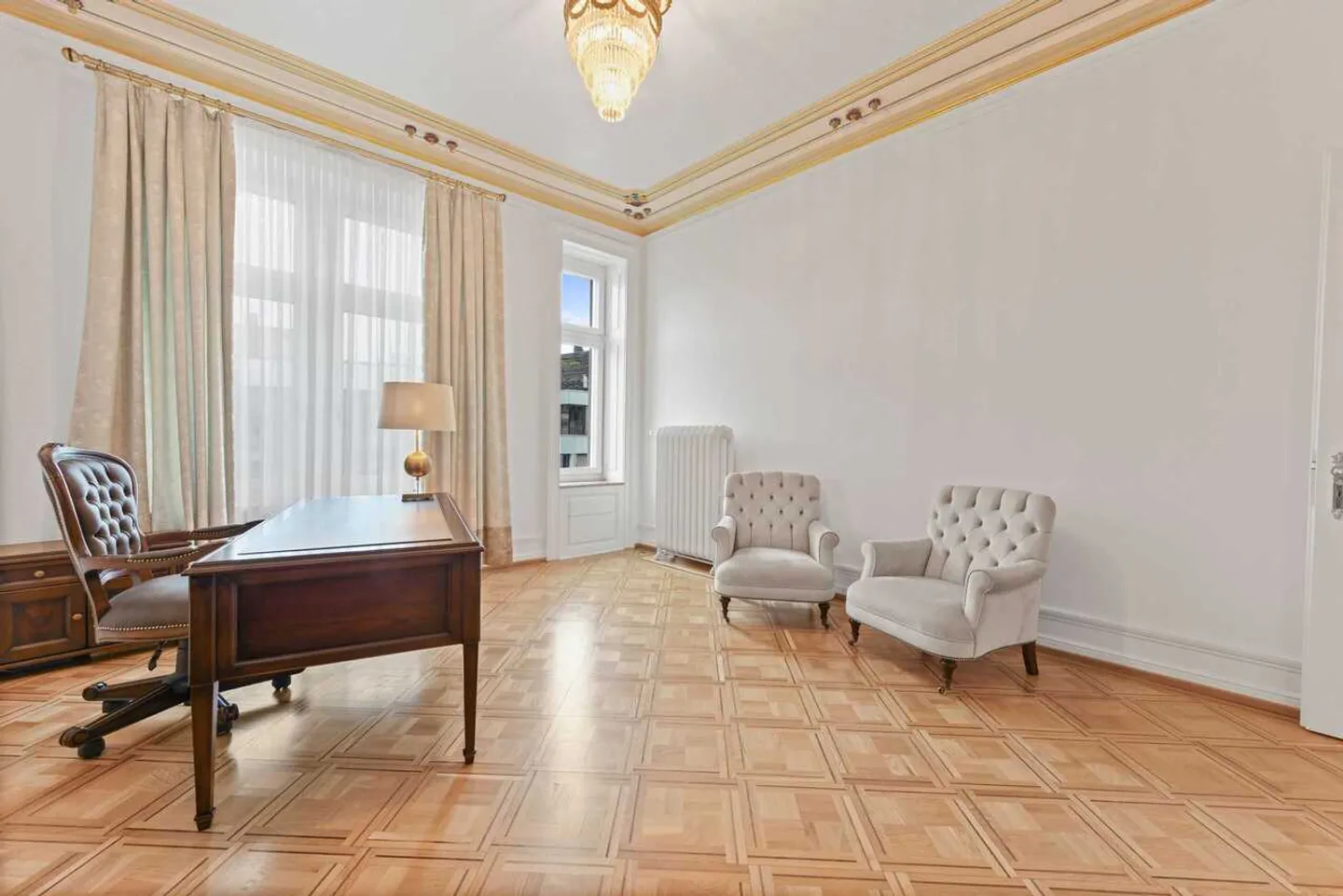 Ufficio in edificio storico arredato con terrazza in posizione centrale a Zurigo - Foto 1 di 13