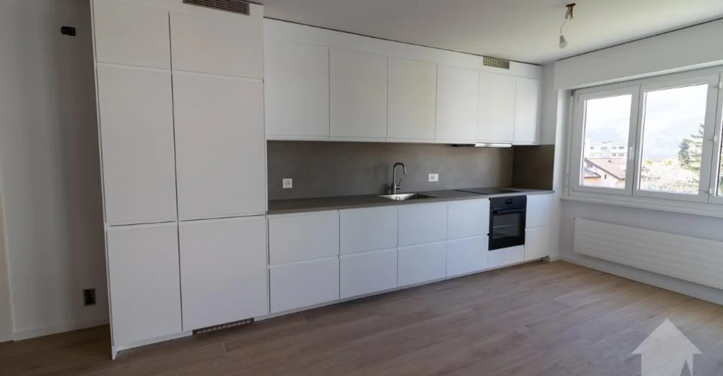 Stylish 4.5-Room Apartment - Photo 2 of 11