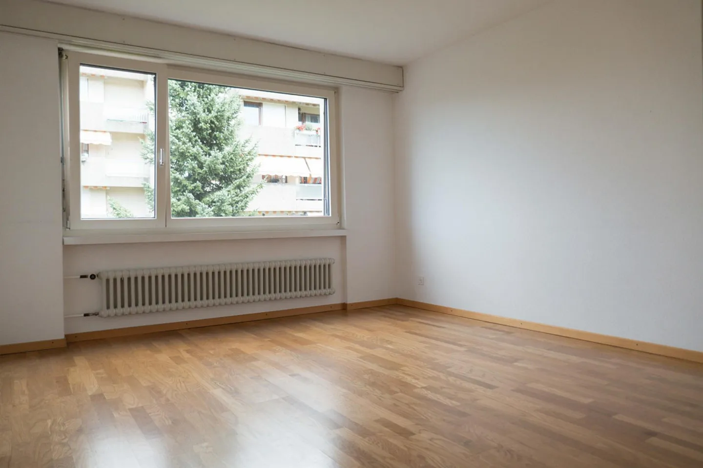 Super affordable 5-room apartment with a view - Photo 13 of 18
