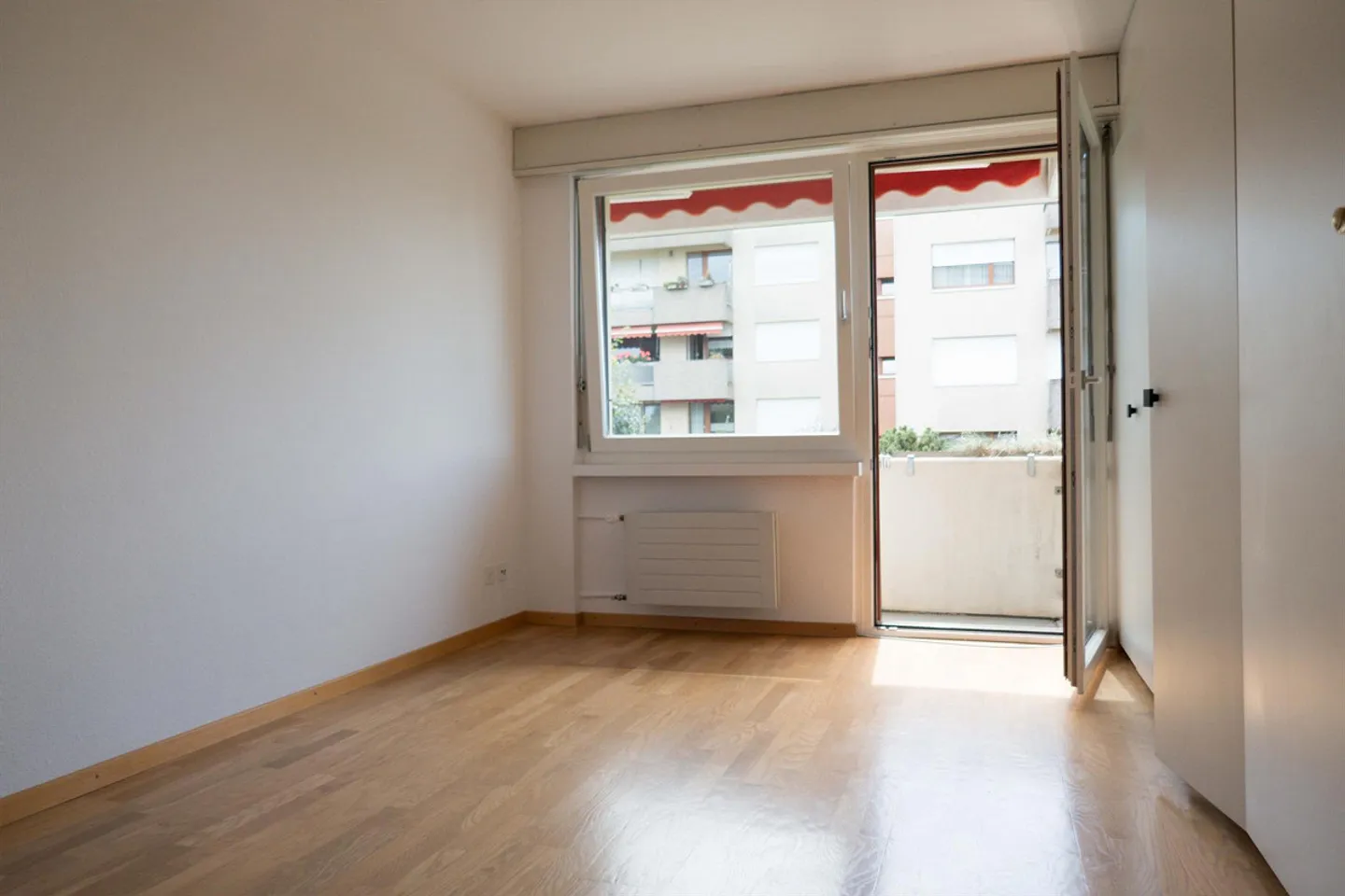 Super affordable 5-room apartment with a view - Photo 15 of 18