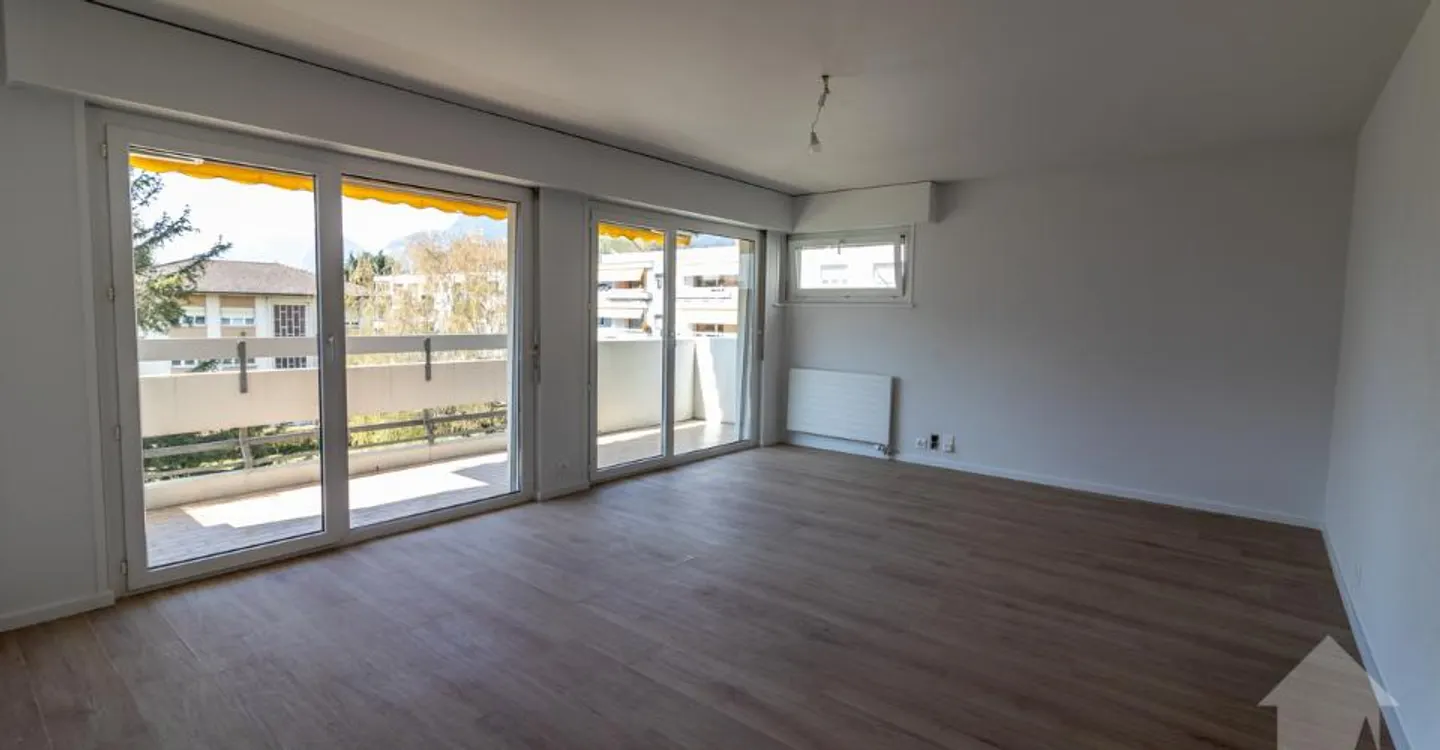 Stylish 4.5-Room Apartment - Photo 3 of 11