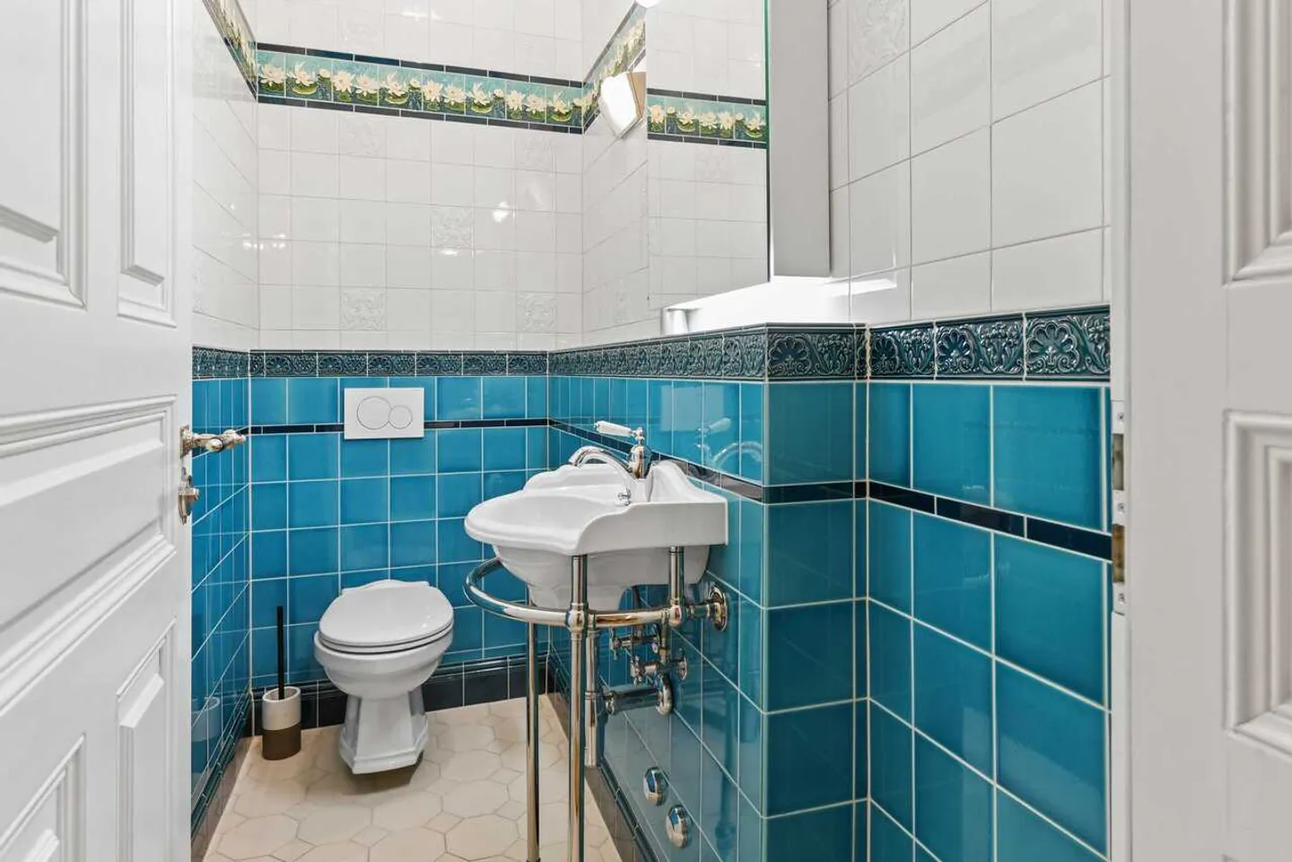 Ufficio in edificio storico arredato con terrazza in posizione centrale a Zurigo - Foto 7 di 13