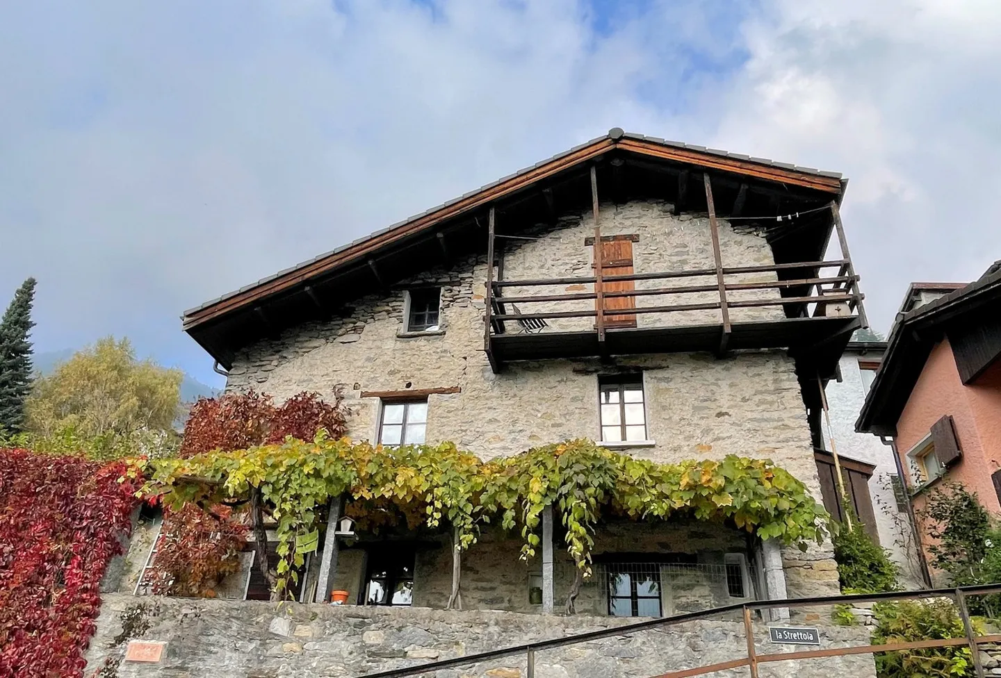 Original Rustico in Val Morobbia for peace-loving people - Photo 2 of 15