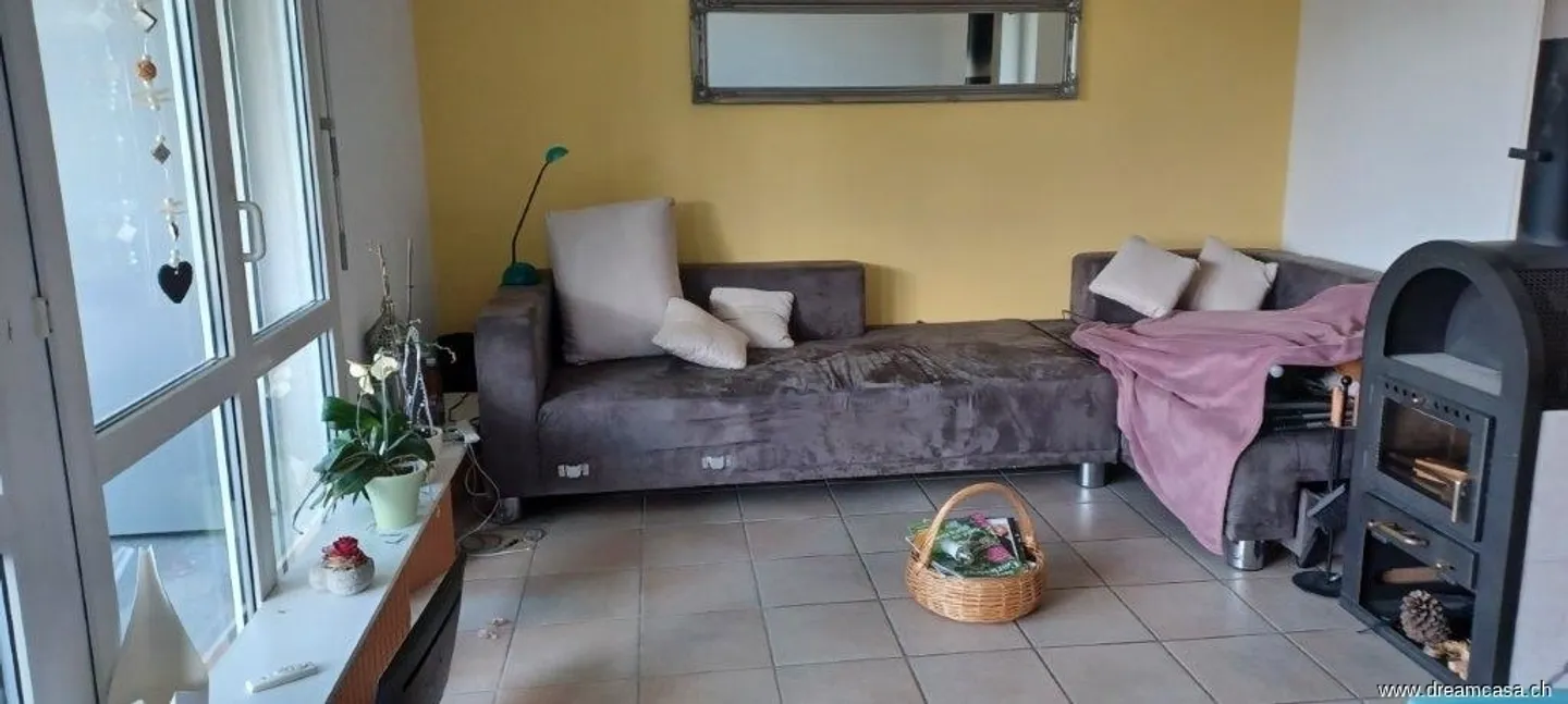 Well-maintained living with private garden! - Photo 1 of 11