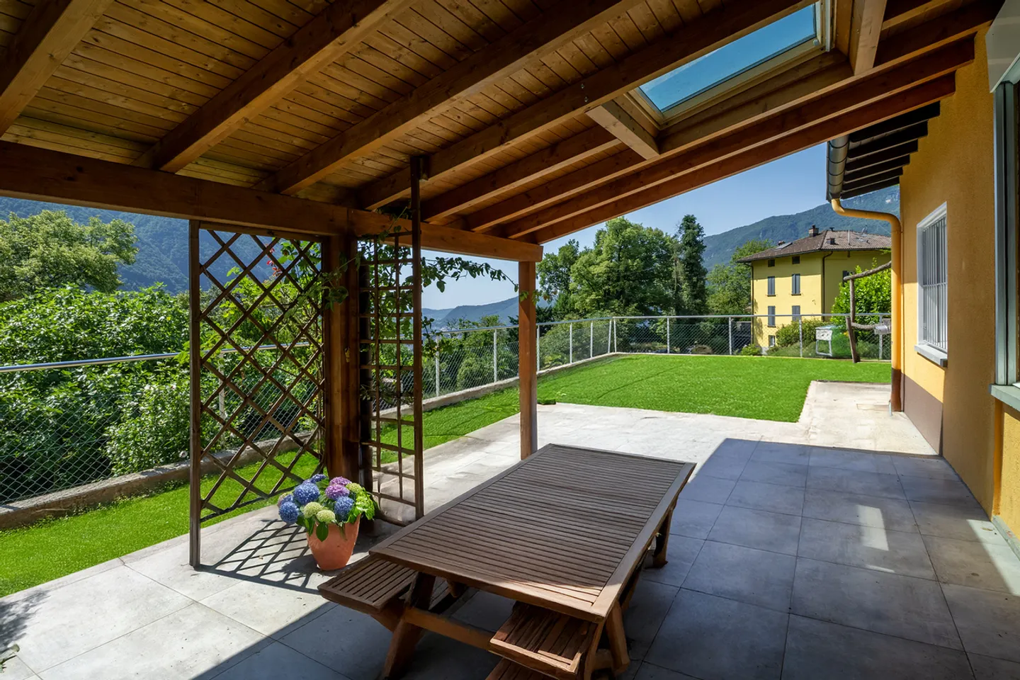 Costruisci la tua tranquillità: casa ristrutturata con grande terreno - Foto 6 di 8