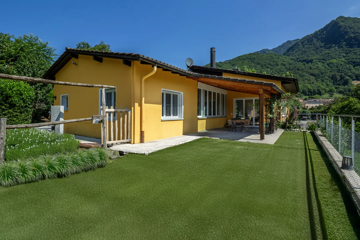 Costruisci la tua tranquillità: casa ristrutturata con grande terreno - Foto 7 di 8