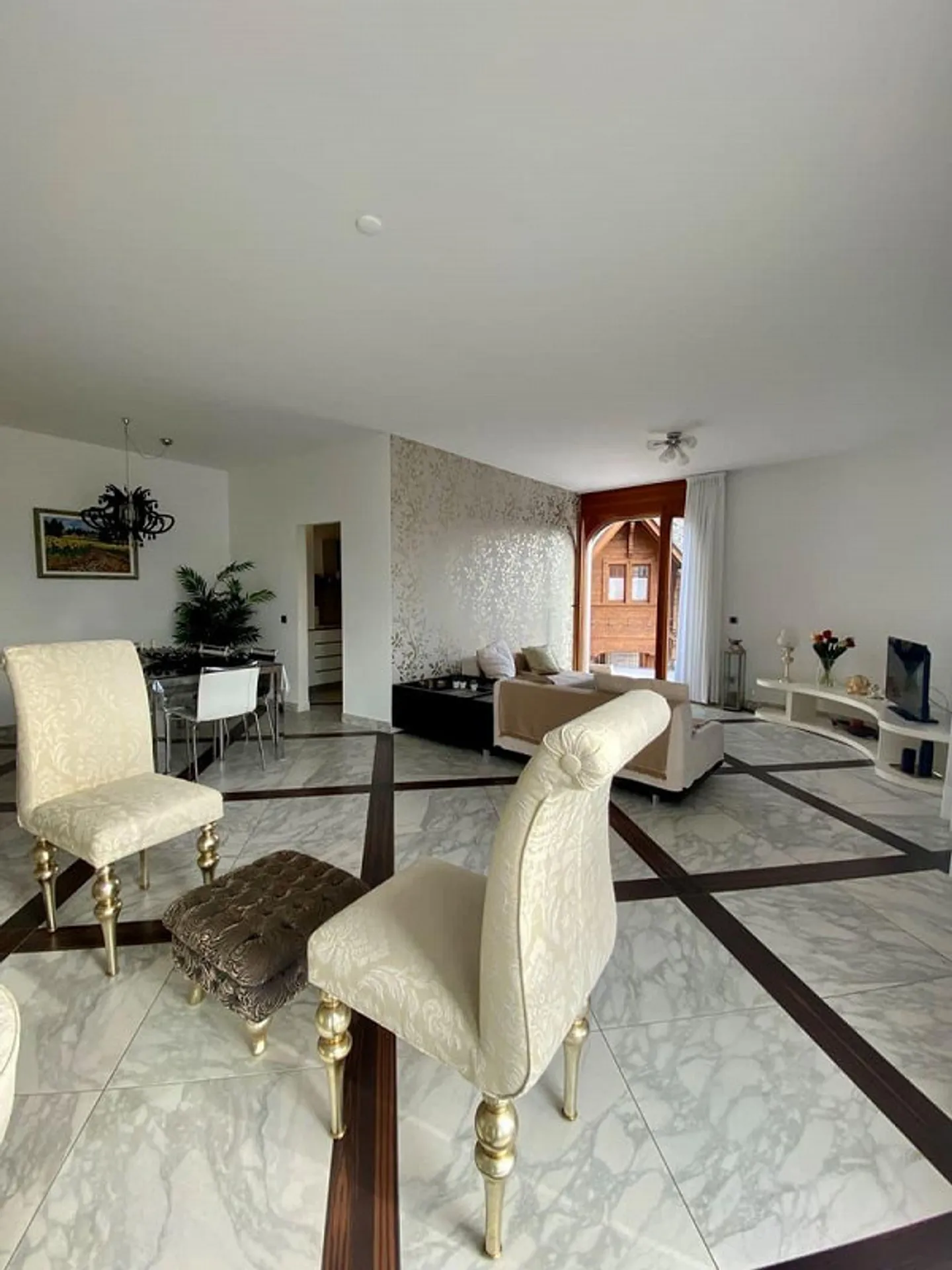 Appartement avec vue sur le lac dans une résidence exclusive - Photo 2 sur 19