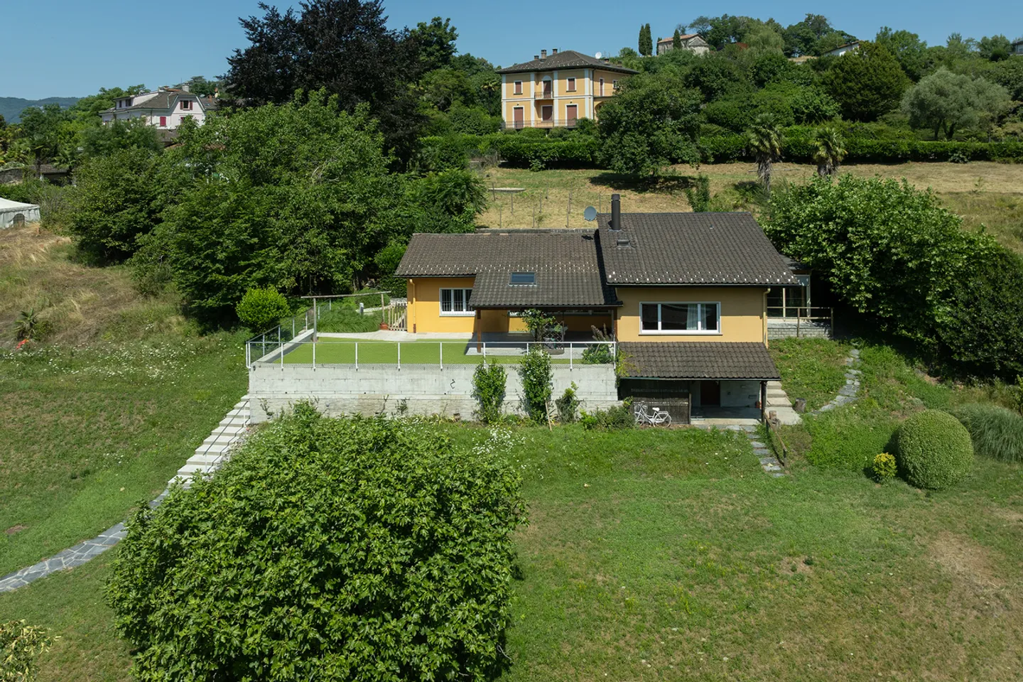 Costruisci la tua tranquillità: casa ristrutturata con grande terreno - Foto 1 di 8