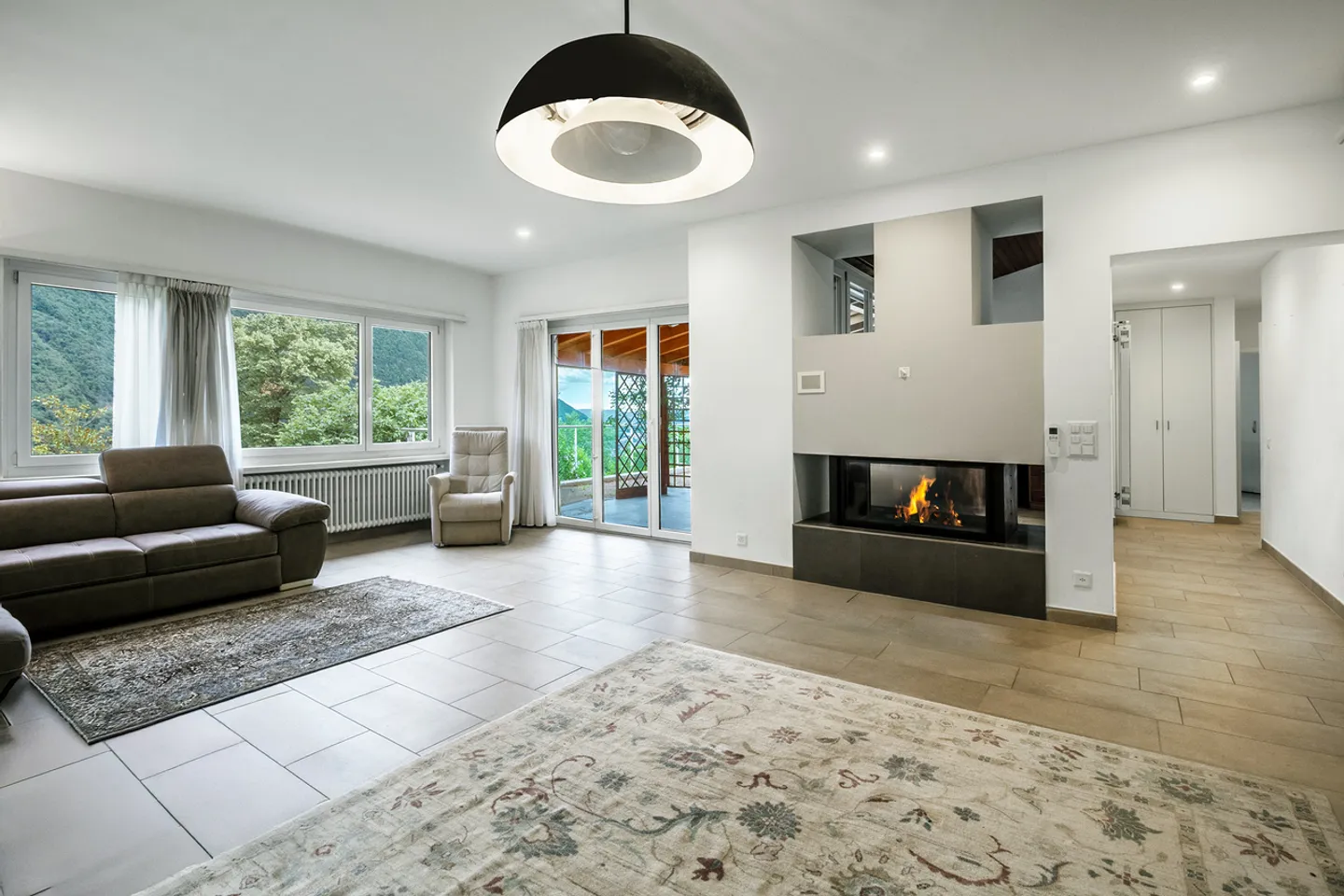 Costruisci la tua tranquillità: casa ristrutturata con grande terreno - Foto 2 di 8