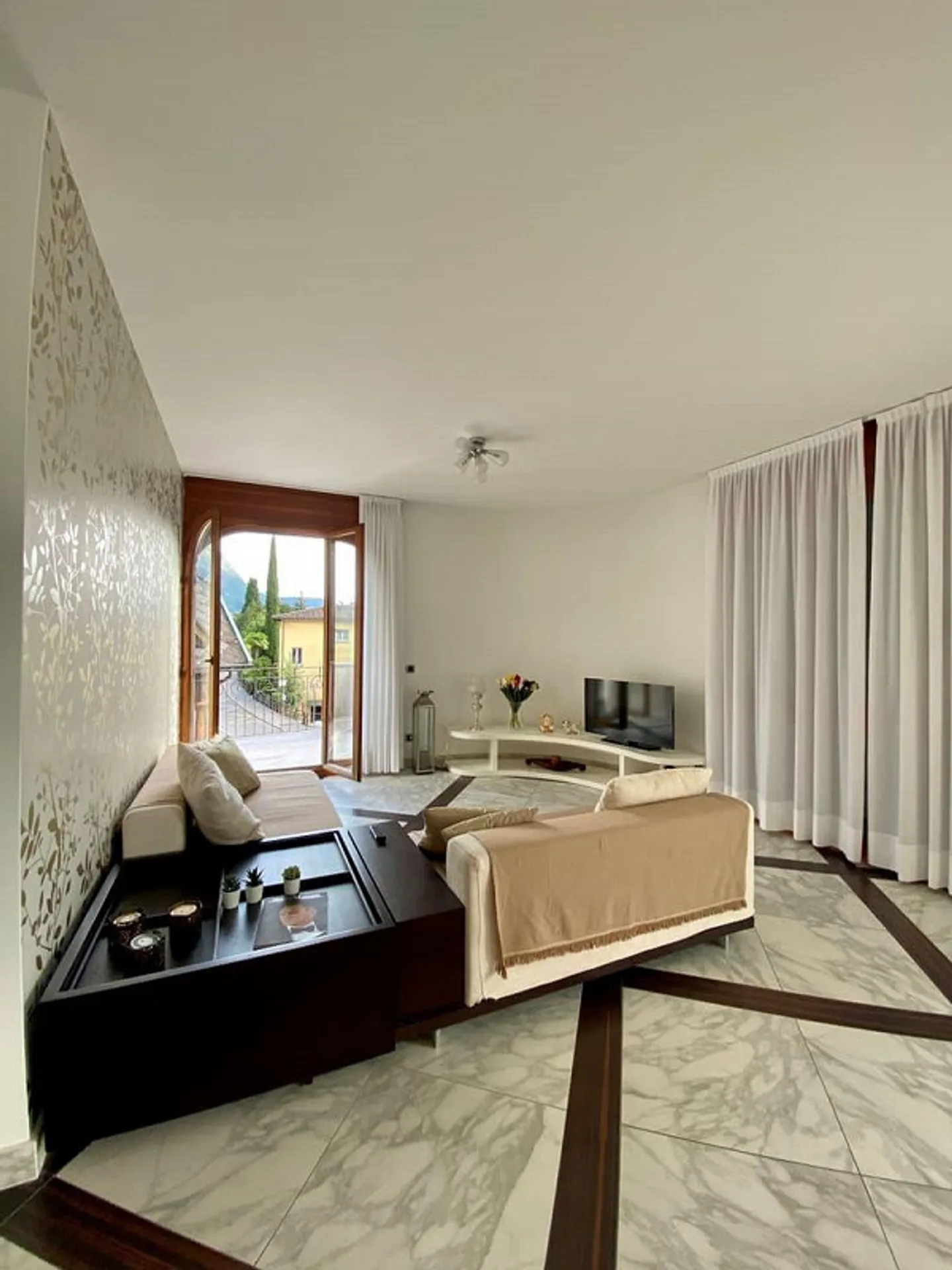 Appartement avec vue sur le lac dans une résidence exclusive - Photo 6 sur 19