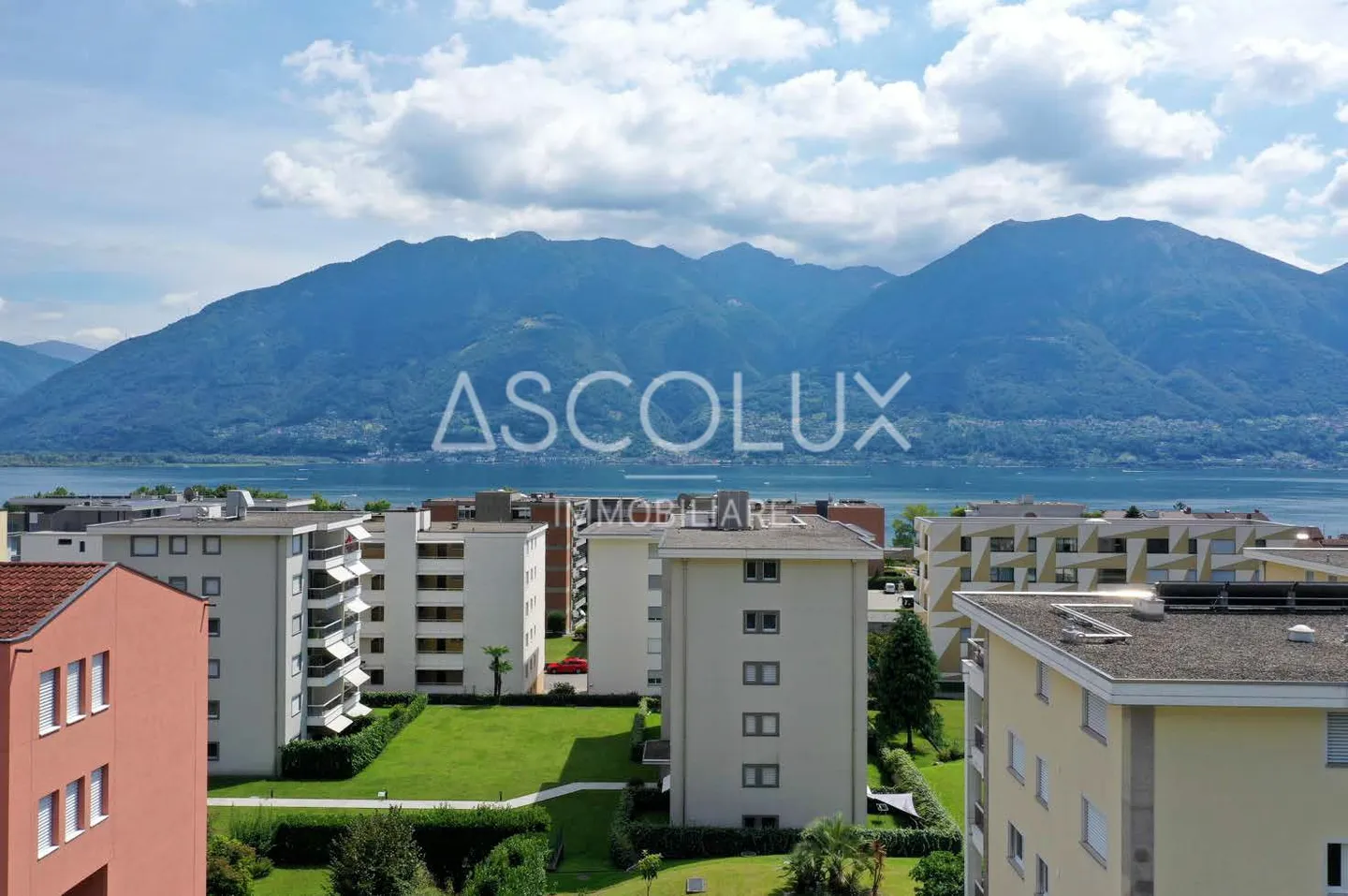 Attico prestigioso con vista panoramica sul lago – 4,5 stanze piene di raffinatezza e luminosità - Foto 2 di 13