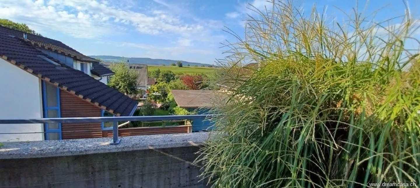 Well-maintained living with private garden! - Photo 8 of 11