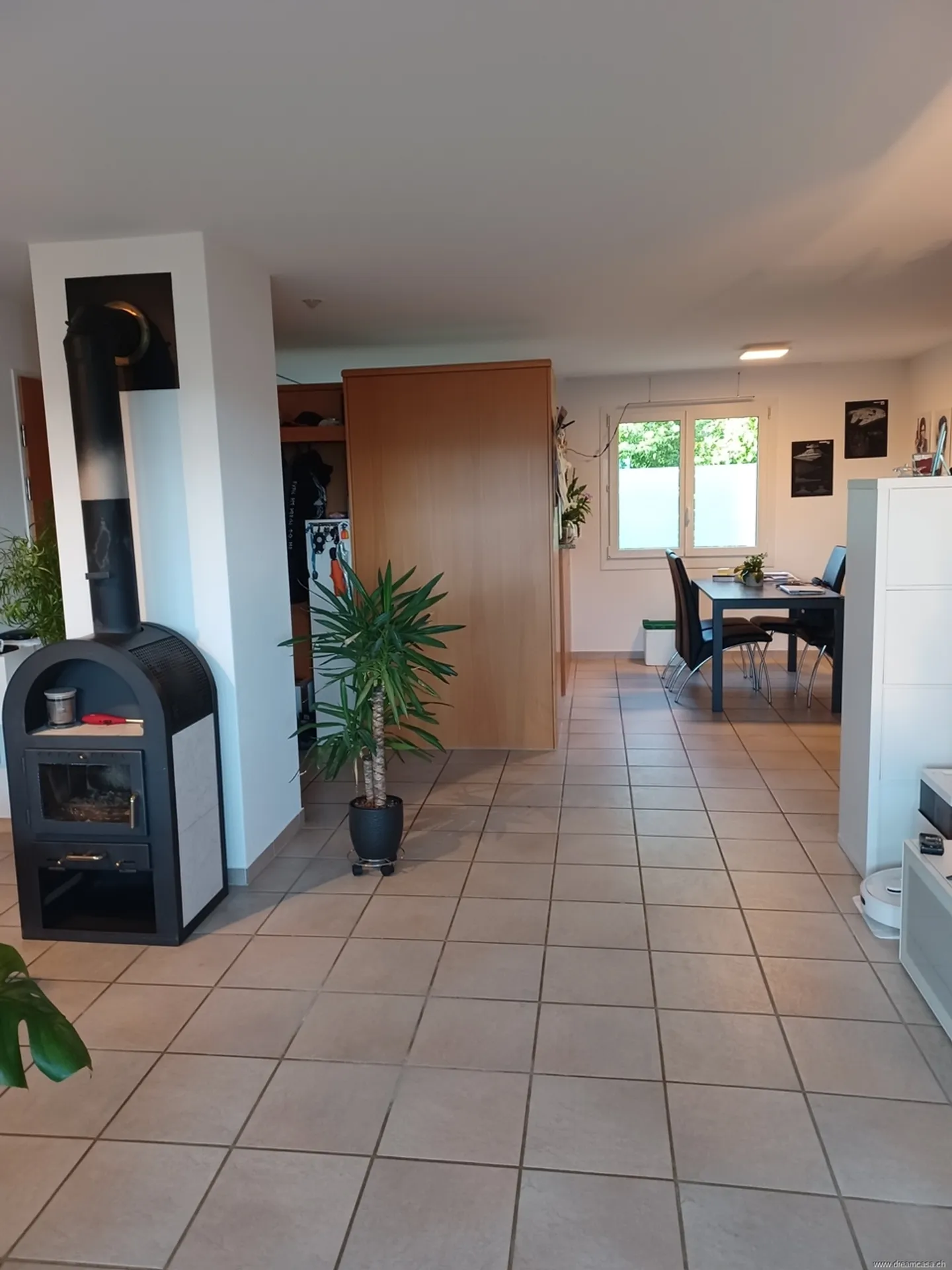 Well-maintained living with private garden! - Photo 11 of 11