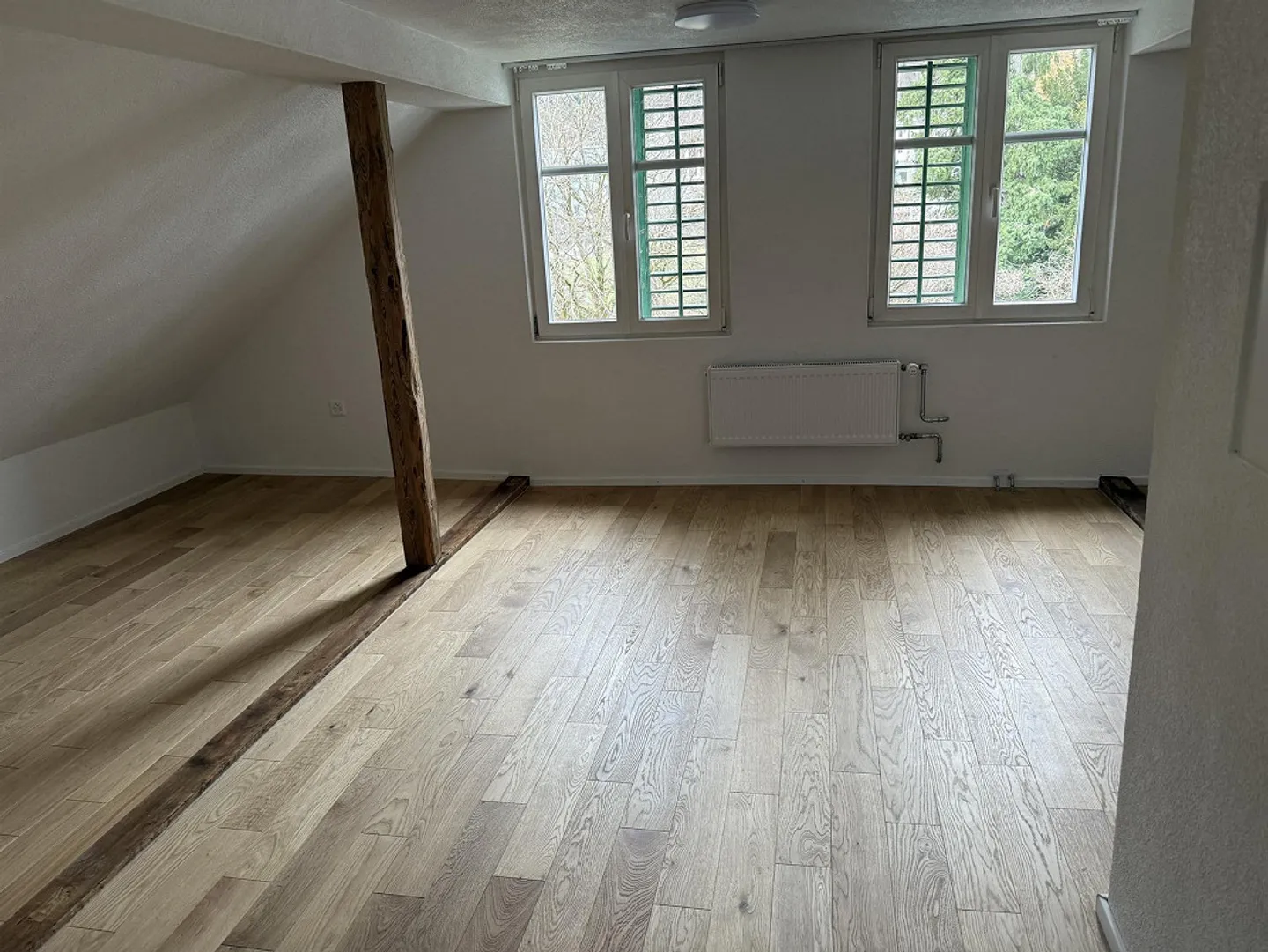Appartement sous les combles lumineux et récemment rénové de 2,5 pièces à Flums – CHF 1'550 tout compris - Photo 3 sur 9