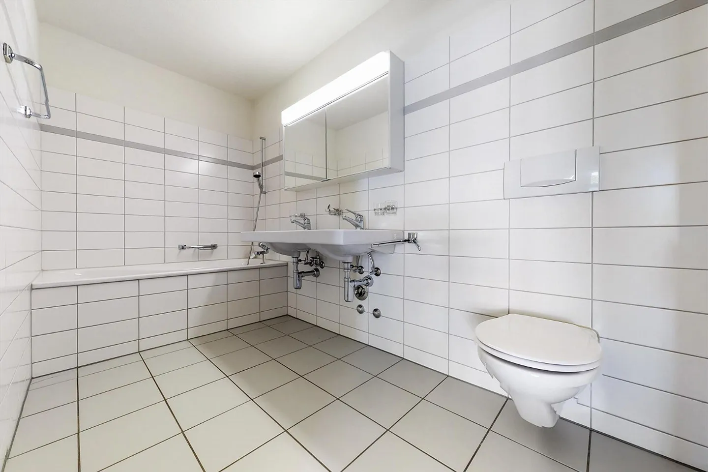 Family apartment in rural green development - Photo 7 of 9