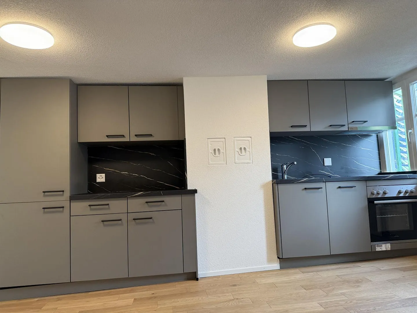 Appartement sous les combles lumineux et récemment rénové de 2,5 pièces à Flums – CHF 1'550 tout compris - Photo 5 sur 9