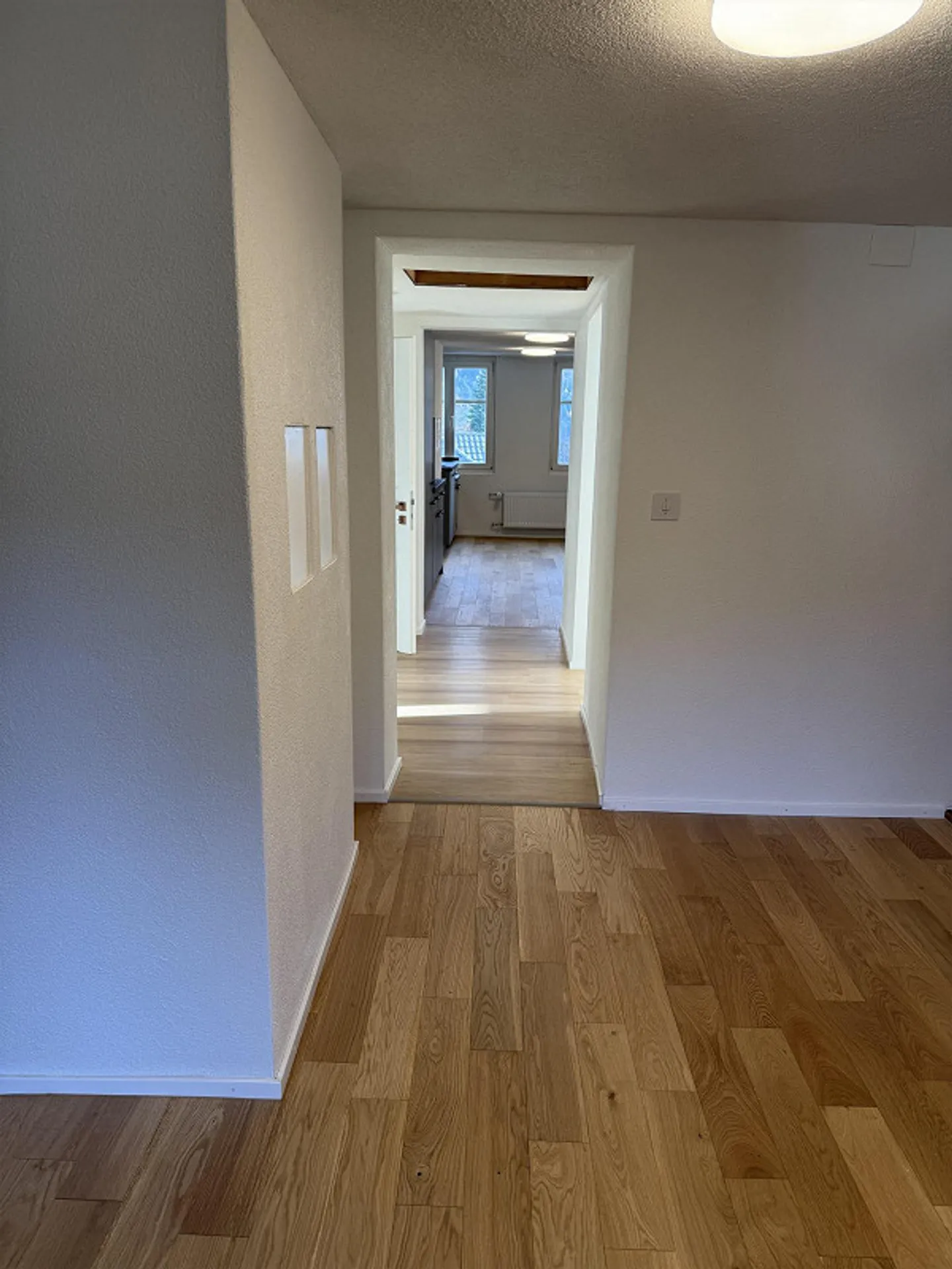 Appartement sous les combles lumineux et récemment rénové de 2,5 pièces à Flums – CHF 1'550 tout compris - Photo 6 sur 9